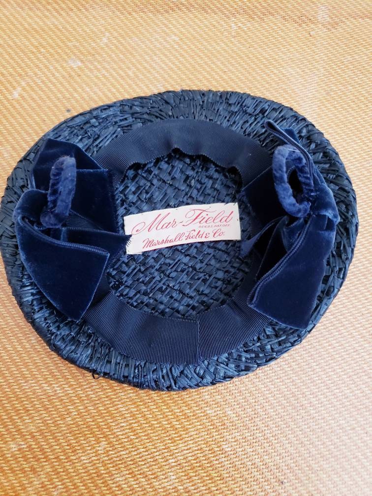 1950s Navy Blue Straw Mini Hat / 50s Mini Platter or Saucer Hat with Velvet Bows Mar-Field marshall Field & Co