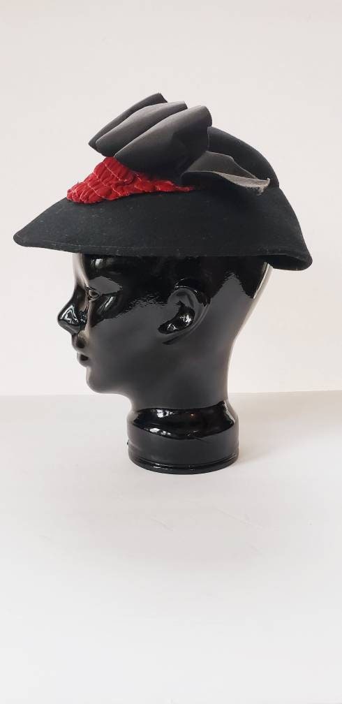 1930s Black Wool Hat with Large Bow Loops & Red Velvet / 30s Modernist Sculptural Hat Dover Pollack