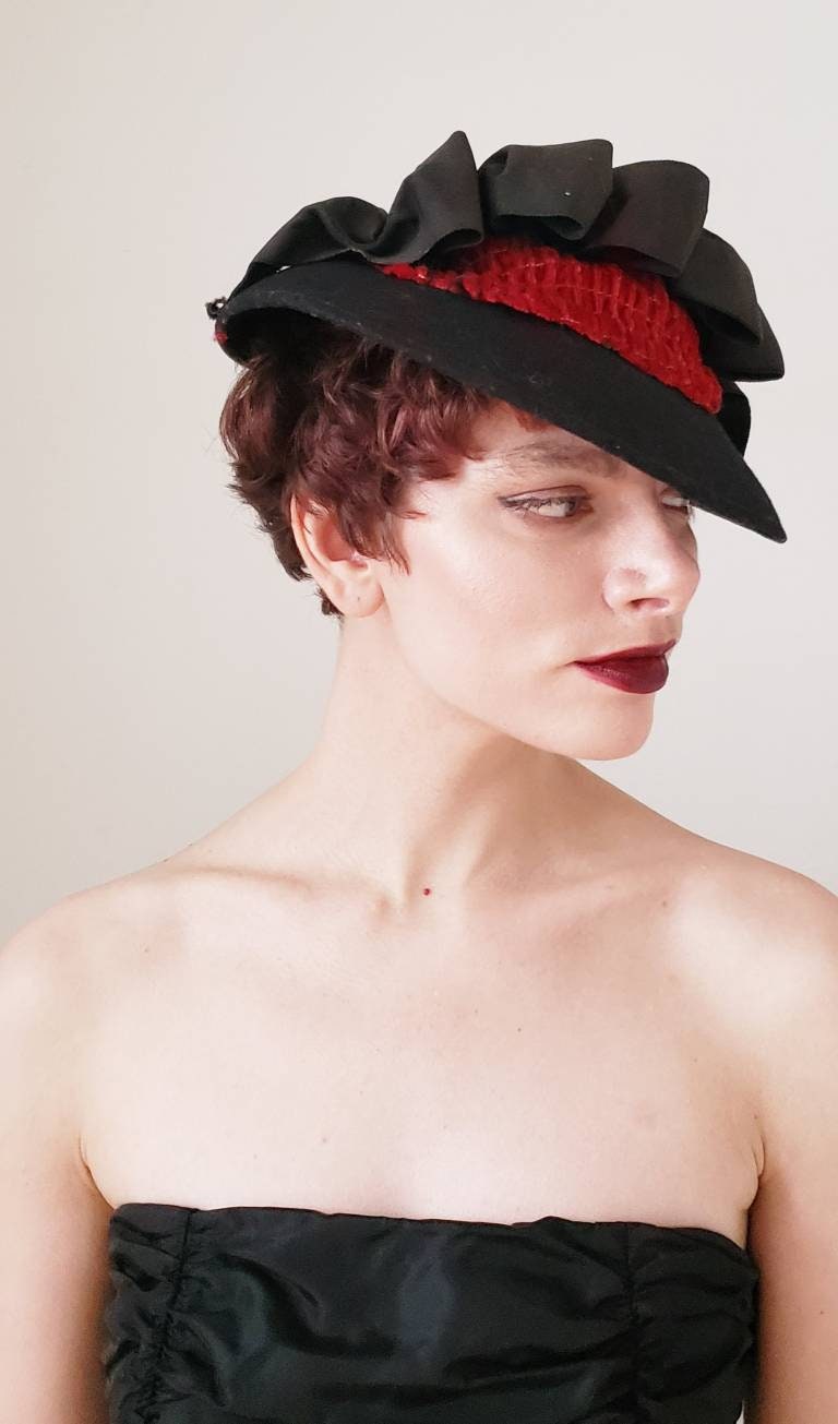 1930s Black Wool Hat with Large Bow Loops & Red Velvet / 30s Modernist Sculptural Hat Dover Pollack