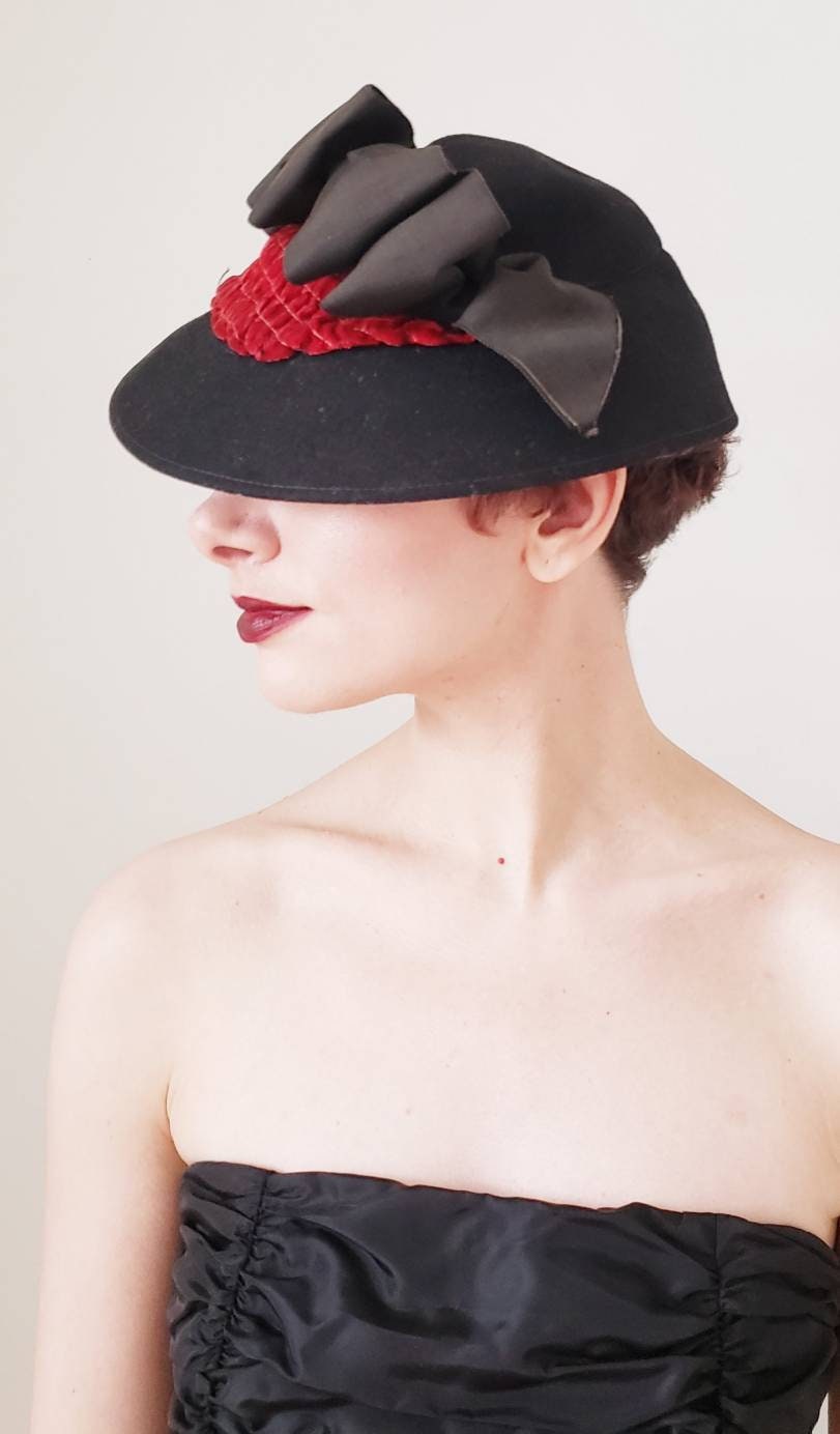 1930s Black Wool Hat with Large Bow Loops & Red Velvet / 30s Modernist Sculptural Hat Dover Pollack