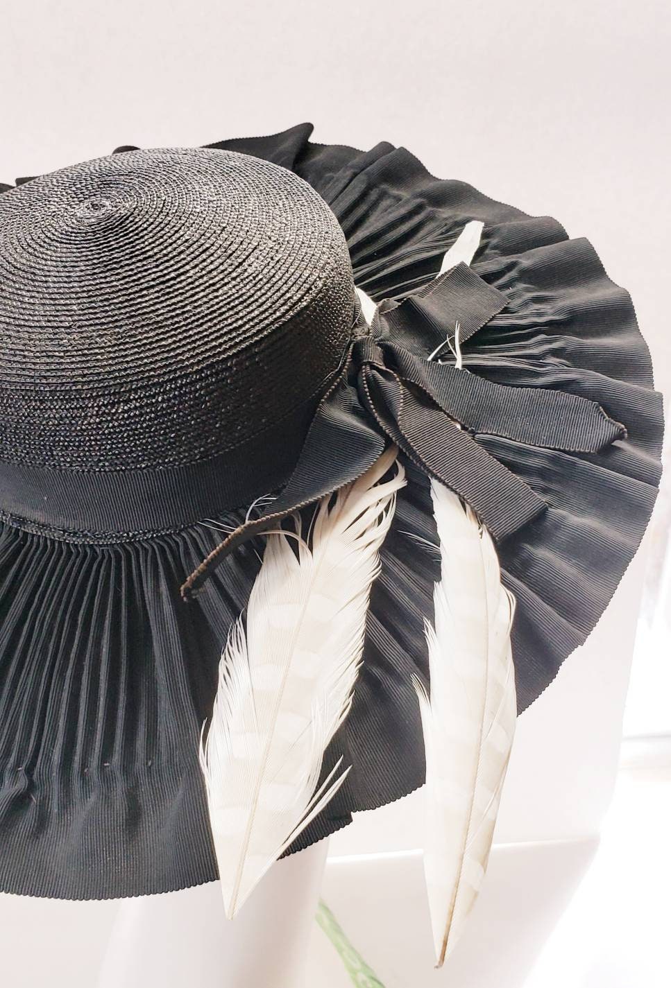 1930s Black Pleated Cocktail Hat Wide Brim with White Feathers / 30s Cocktail Hat Angela Oak Park / Kata