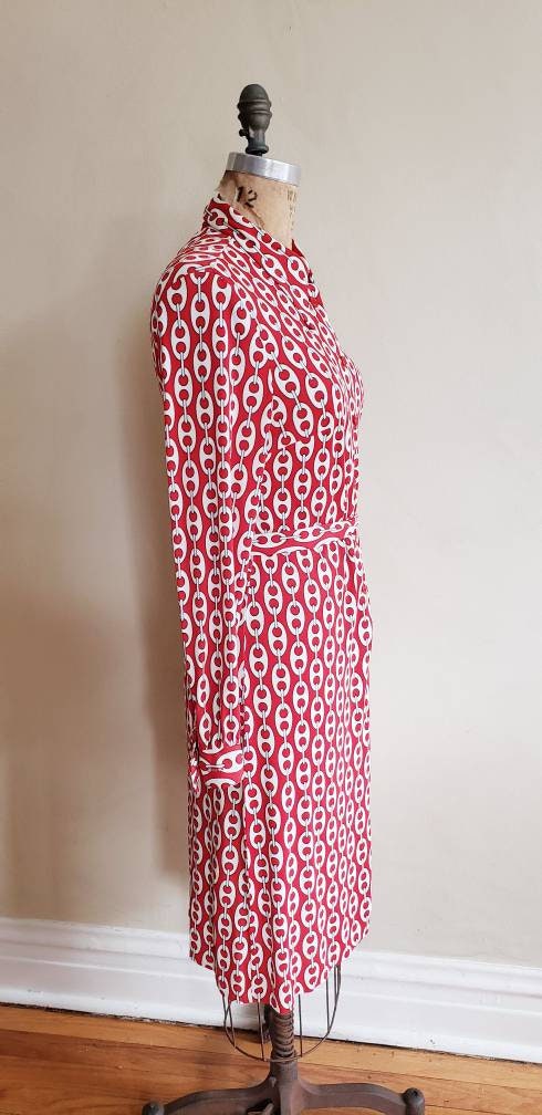 1970s Red White Graphic Print Long Sleeved Dress / 70s Shirtdress with White Chain Polkadot Pattern Jersey / Med / Atia
