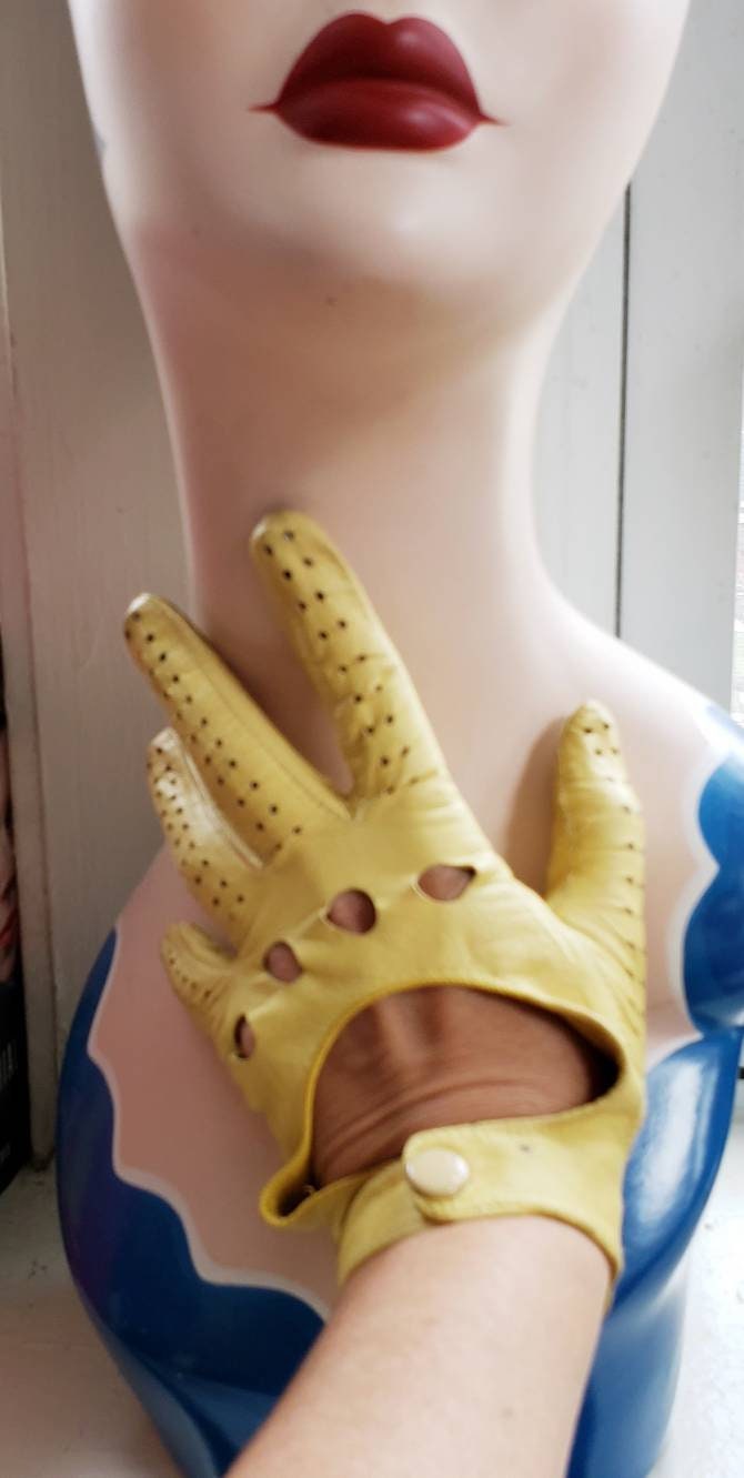 1960s Yellow Leather Kid Gloves Snap Cuff Wrist Closure / 60s Mod European Driving Gloves Perforation US Ladies size 6.5 / Rhoda