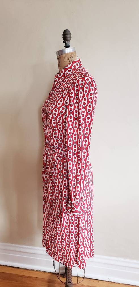 1970s Red White Graphic Print Long Sleeved Dress / 70s Shirtdress with White Chain Polkadot Pattern Jersey / Med / Atia