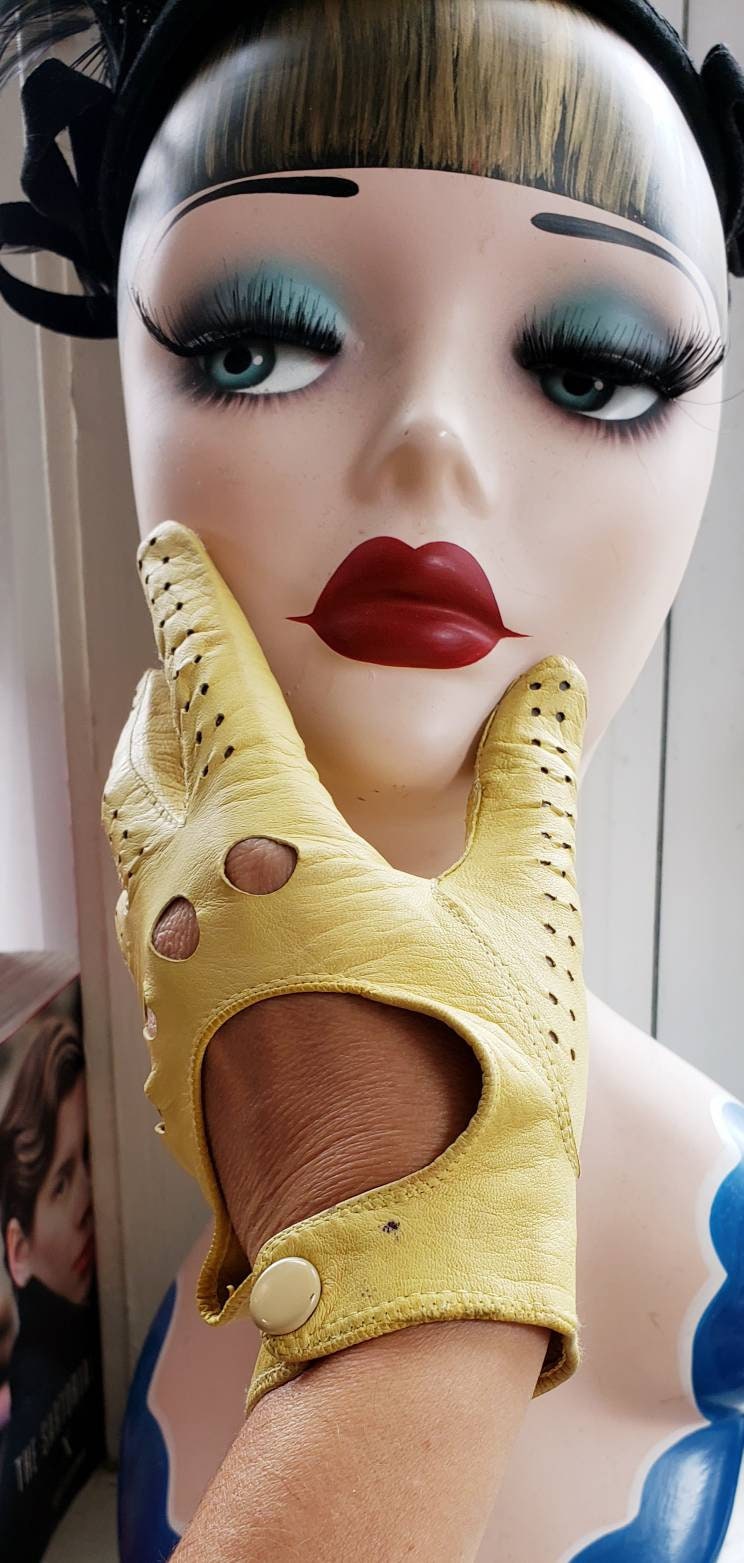 1960s Yellow Leather Kid Gloves Snap Cuff Wrist Closure / 60s Mod European Driving Gloves Perforation US Ladies size 6.5 / Rhoda