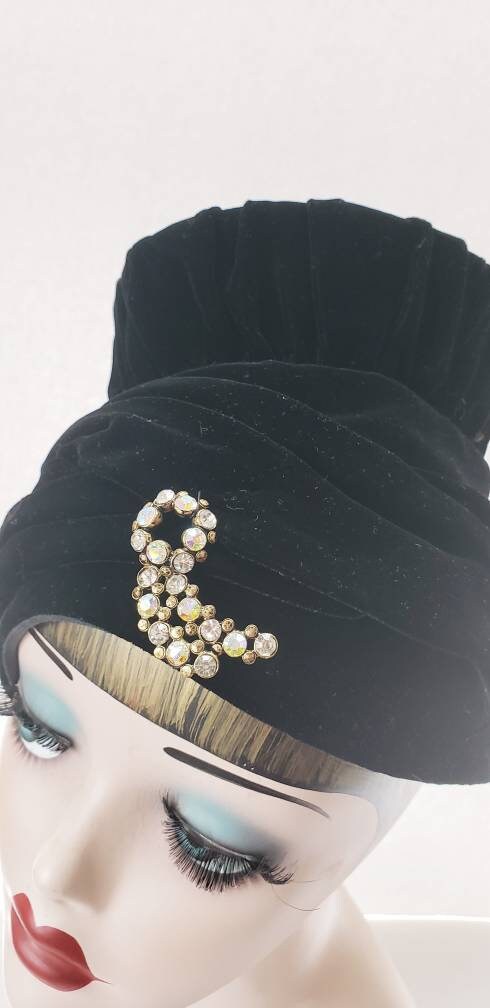 1950s Black Velvet Toque Hat Rhinestone Brooch / 50s Midcentury Modern Tall Evening Party Dressy Cocktail Hat / Desi