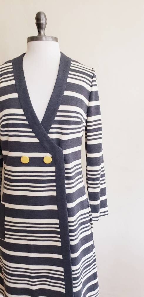 1960s Mod Day Dress Gray White Stripe Domani Knits / 60s Long Sleeved Dress V Neck Wrap Style Wool / M or L / Vagues