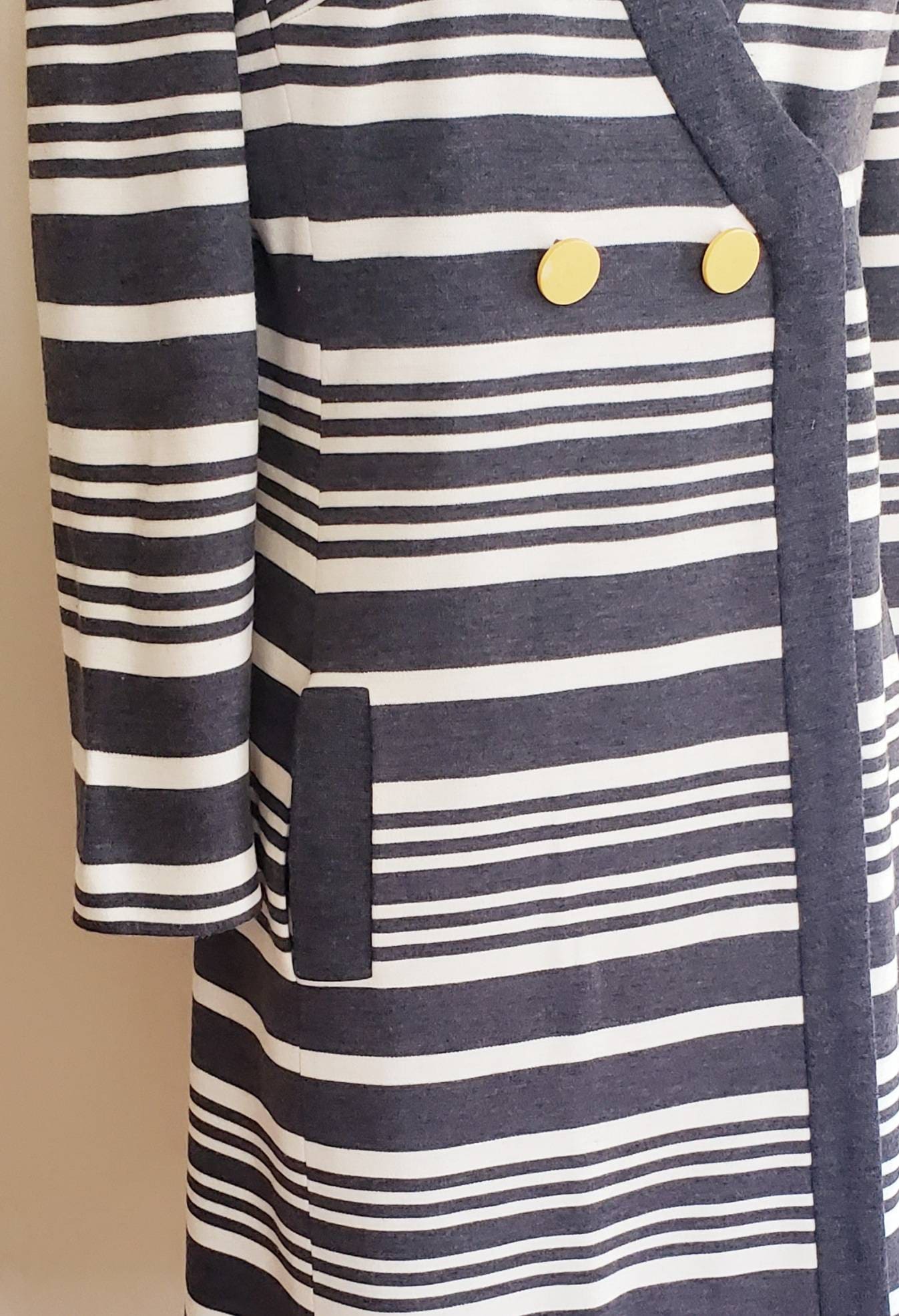 1960s Mod Day Dress Gray White Stripe Domani Knits / 60s Long Sleeved Dress V Neck Wrap Style Wool / M or L / Vagues