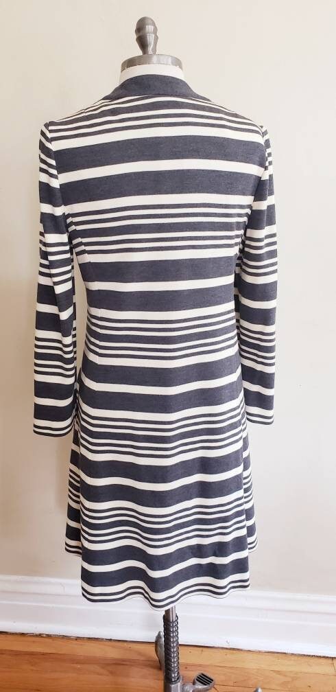 1960s Mod Day Dress Gray White Stripe Domani Knits / 60s Long Sleeved Dress V Neck Wrap Style Wool / M or L / Vagues