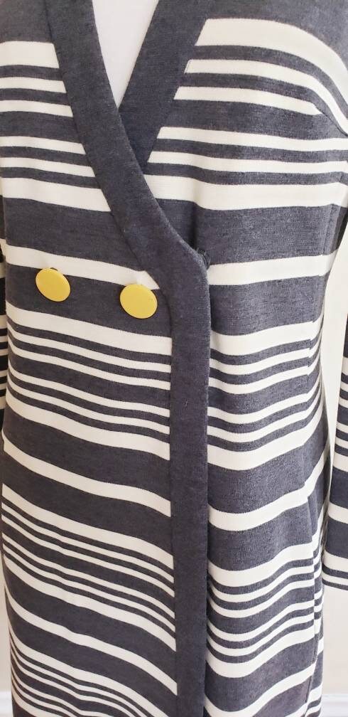 1960s Mod Day Dress Gray White Stripe Domani Knits / 60s Long Sleeved Dress V Neck Wrap Style Wool / M or L / Vagues