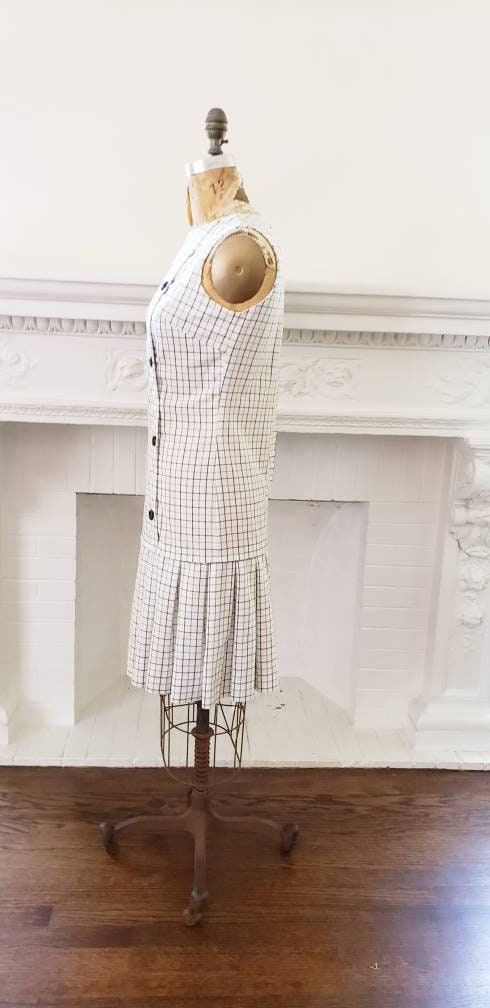 1960s Mod Dress Summer Style White Windowpane Plaid Stacy Ames / 60s Drop Waist Sleeveless Dress Pleated Skirt / M