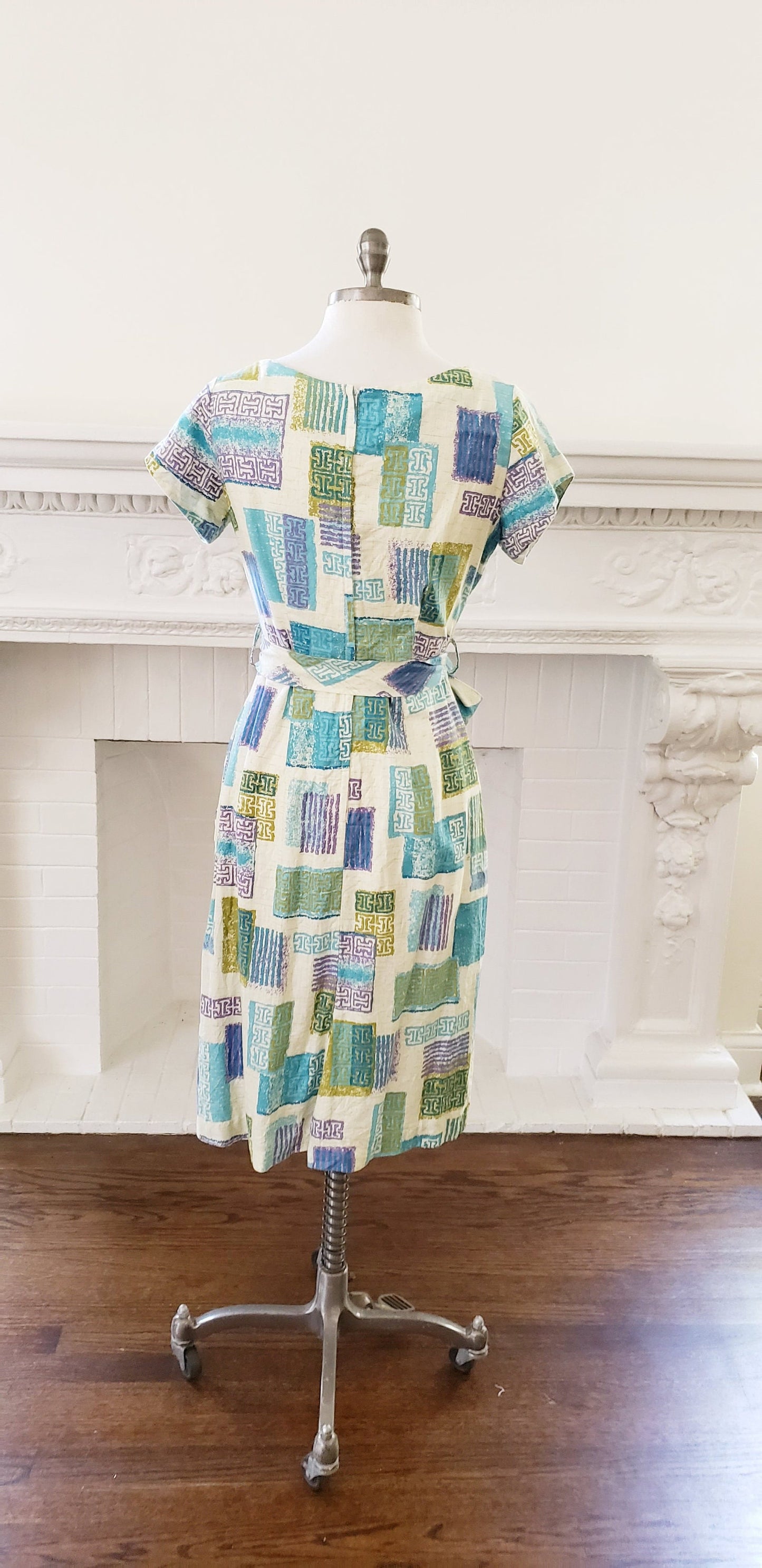 1950s Cotton Print Day Dress Blue Green White Midcentury Modern Print / 50s Geometric Print Belted Summer Dress Capped Sleeves / M Daveney