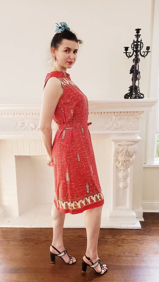 60s Silkprint Summer Dress Ancient Egypt Print Hieroglyphics / Sleeveless Shift Dress Red Multicolored Pattern Sash Tie Belt / L Bastet