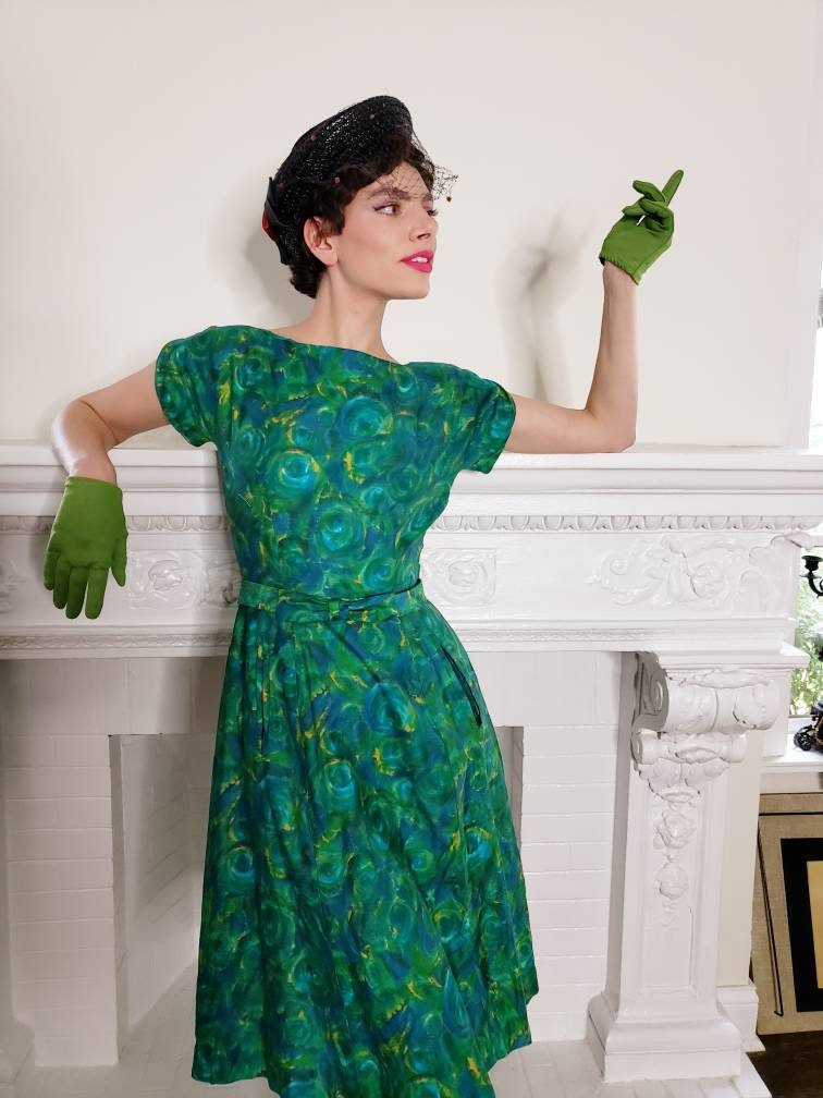 1960s Lime Green Gloves Stretchy Wrist Length Mod Modernist Colorpop Small / Romilly