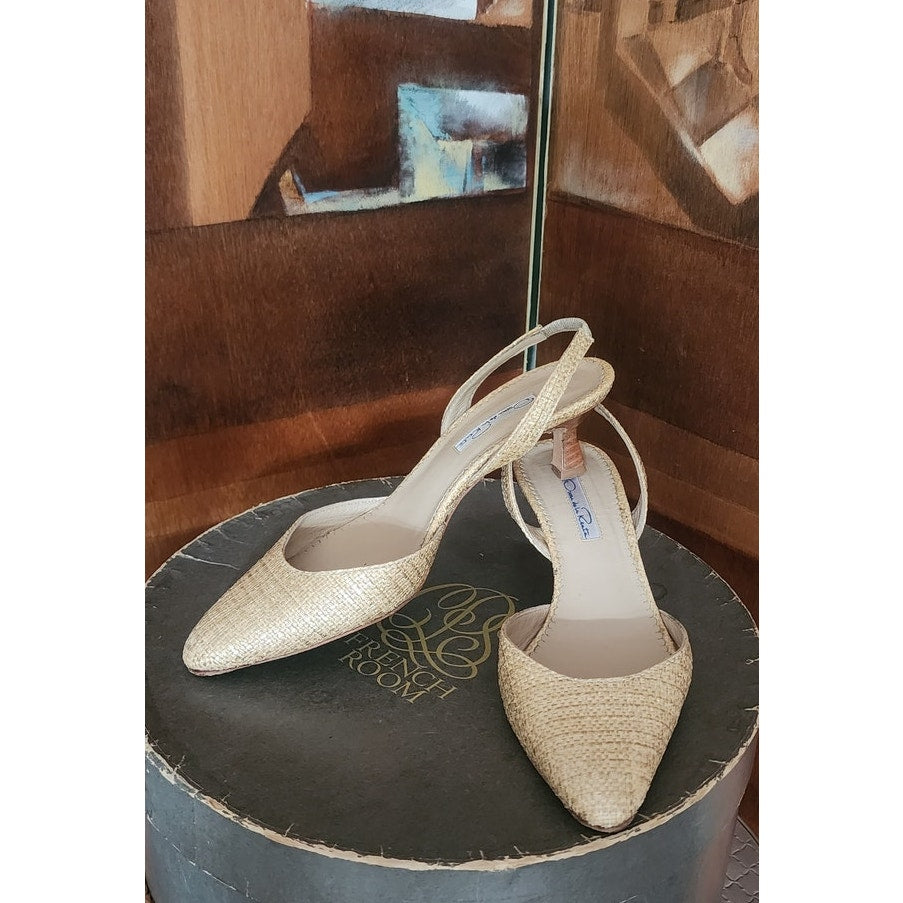 Vintage 1990s Oscar de la Renta Slingback Pumps 38 Beige Cream Gold Weave Texture Kitten Heels Shoes