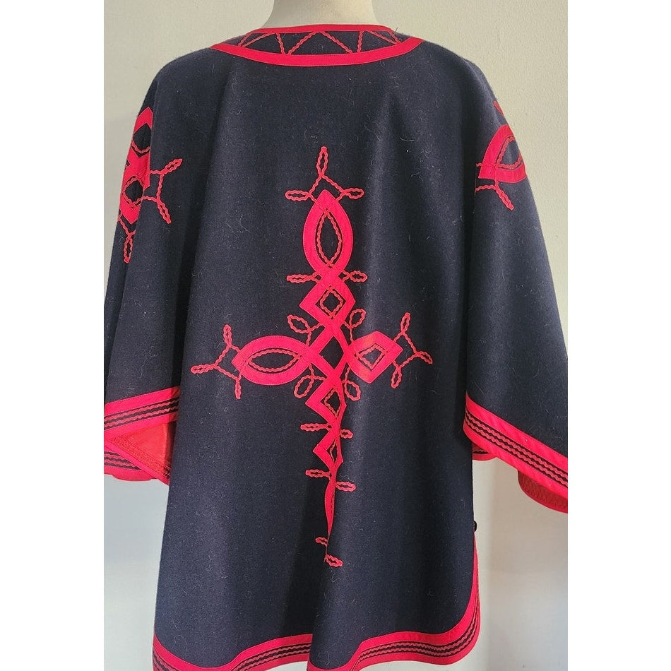 Vintage 70s Poncho Embroidered Wool Guatemala Pinata Capelet