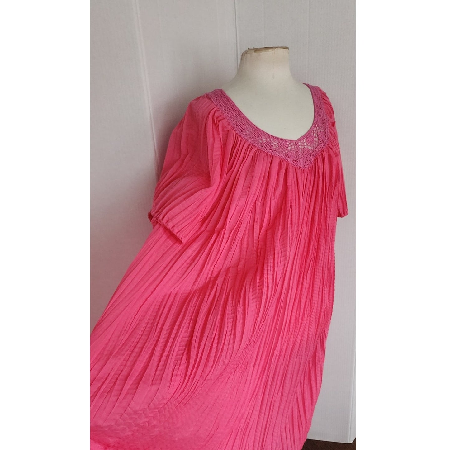 Vintage 70s Pink Caftan Dress Gauzy Crinkled Pleating & Crochet  / Chandni