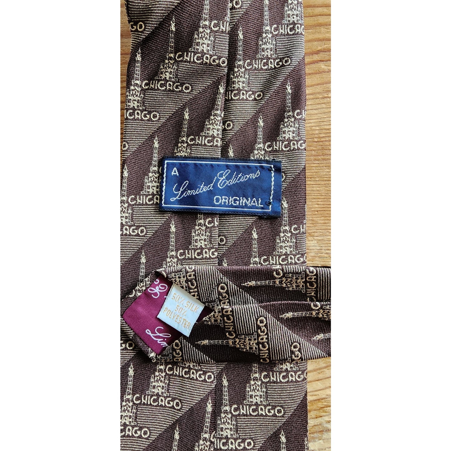 Vintage 70s Mens Tie Chicago Architecture Print