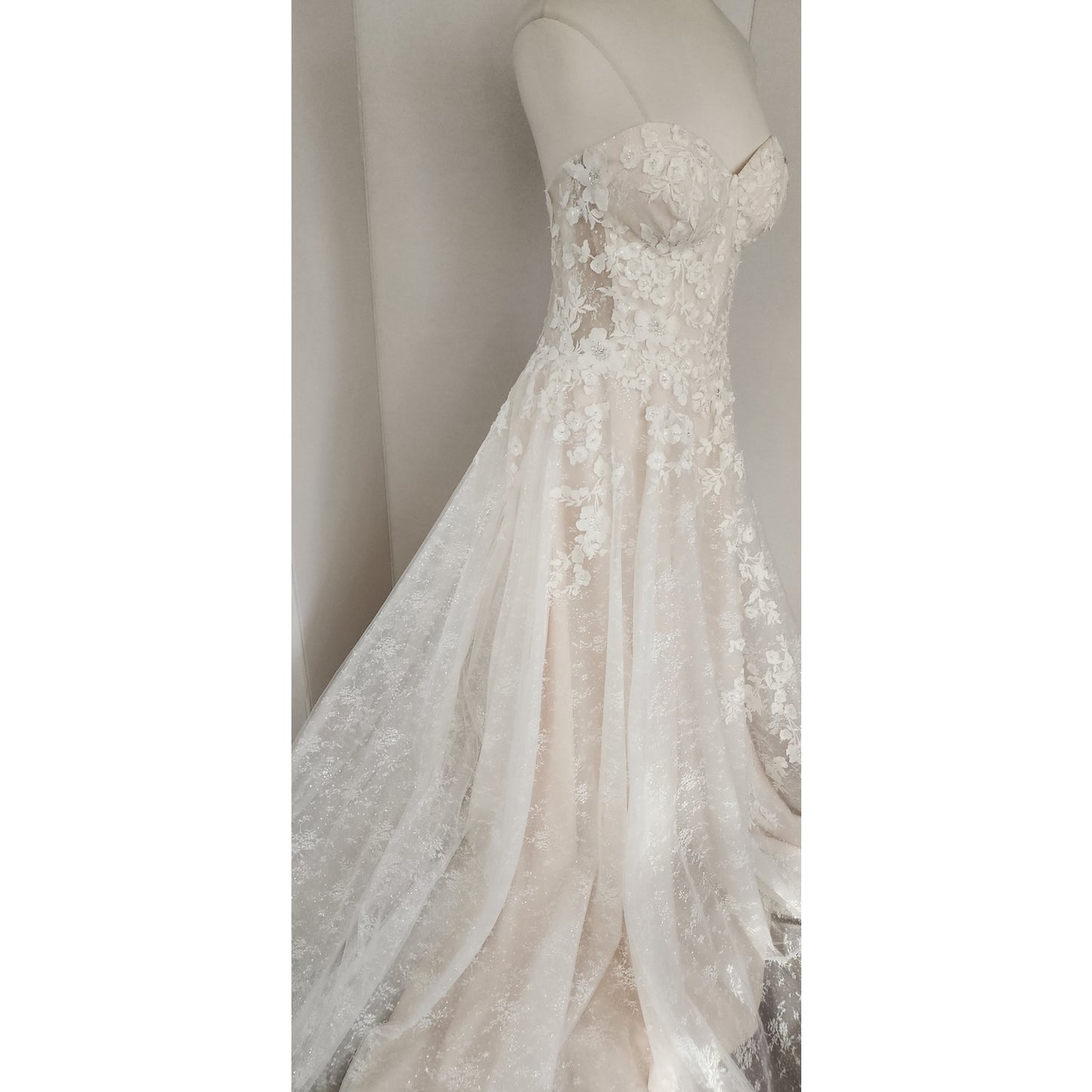 Casablanca Bridal Wedding Dress 2455 Mae Strapless Floral Lace Ivory w/Long Sheer Train Skirt NWT