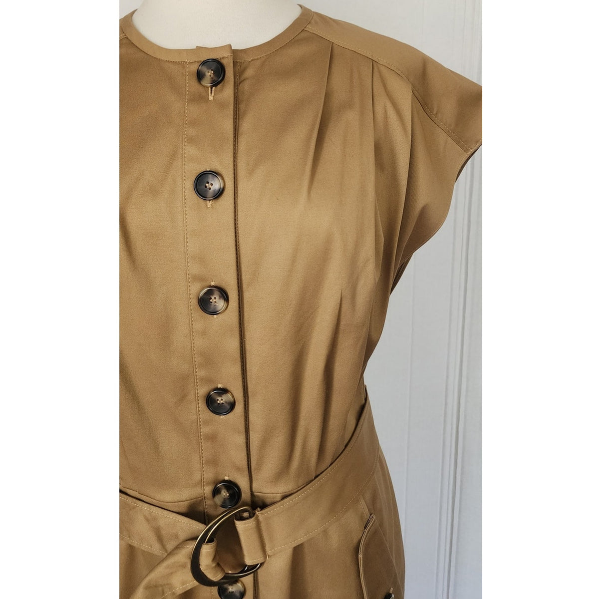 Carolina Herrera Shirt Dress 2022 Resort Beige Cotton Button Down Front Safari Belted Utility NWOT Large