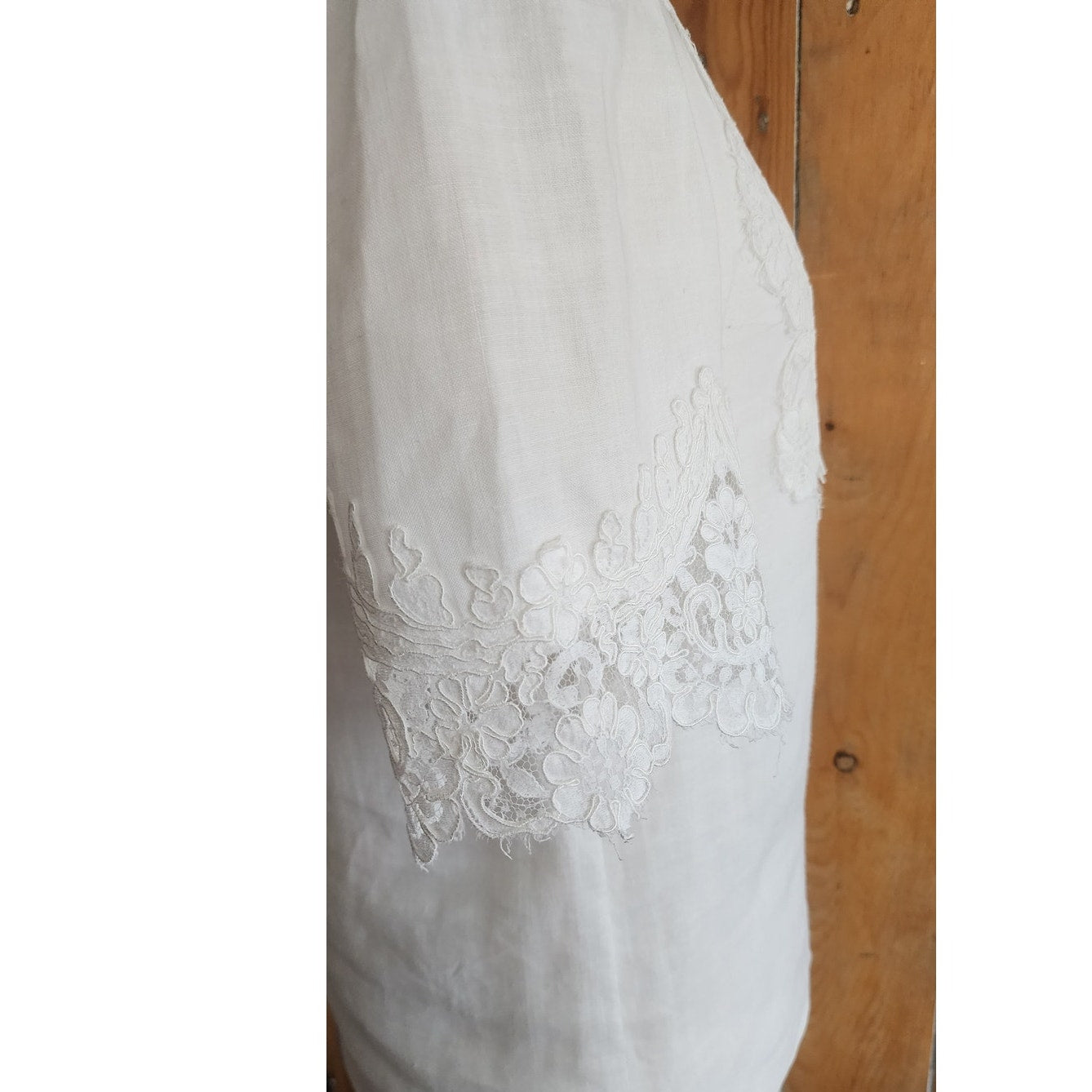 Vintage White Linen Blouse w/Lace Applique / S-M
