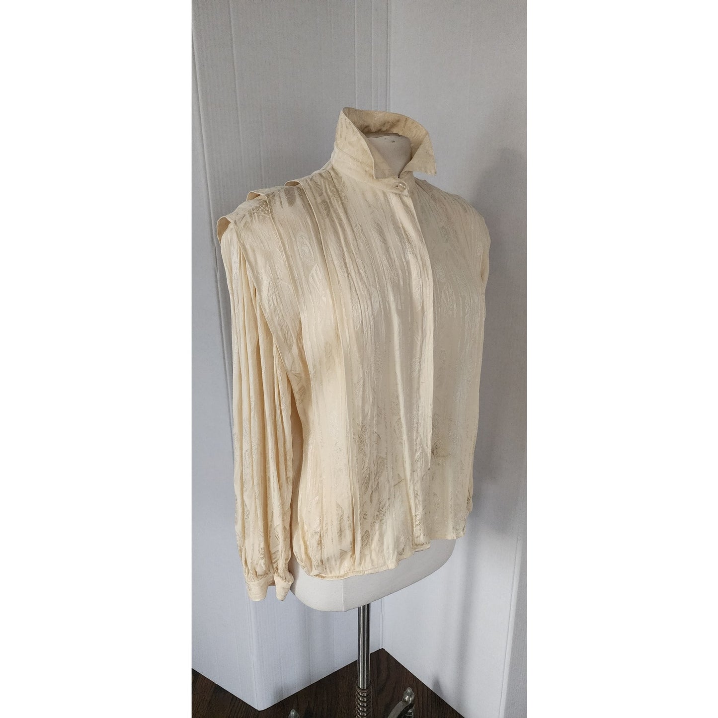 Vintage 80s Cream Silk Blouse Brocade Print / Betty Hanson