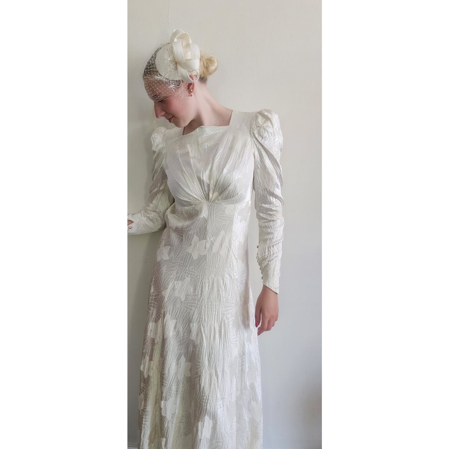 Vintage 1940s Wedding Dress Ivory Damask Long Sleeves by LaRose / Small