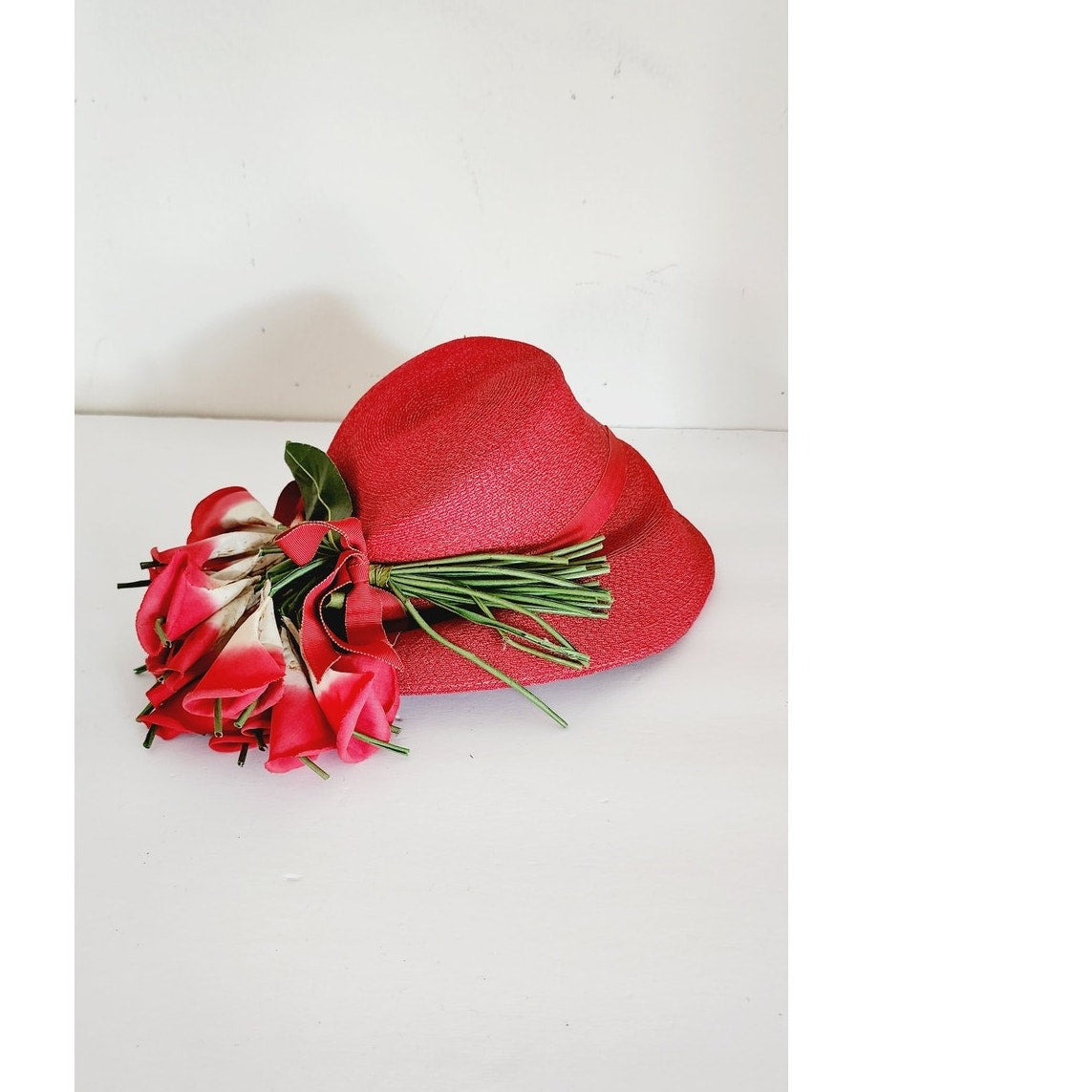 Vintage 40s Hat Red Straw & Flowers Myn-Rose Millinery