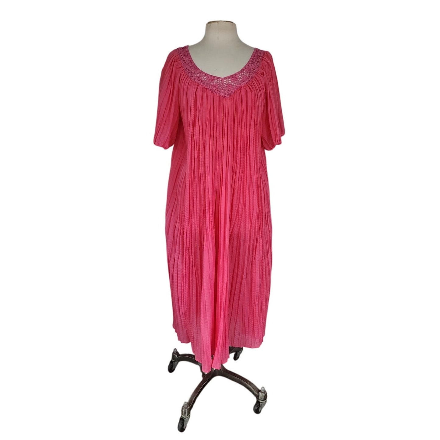 Vintage 70s Pink Caftan Dress Gauzy Crinkled Pleating & Crochet  / Chandni