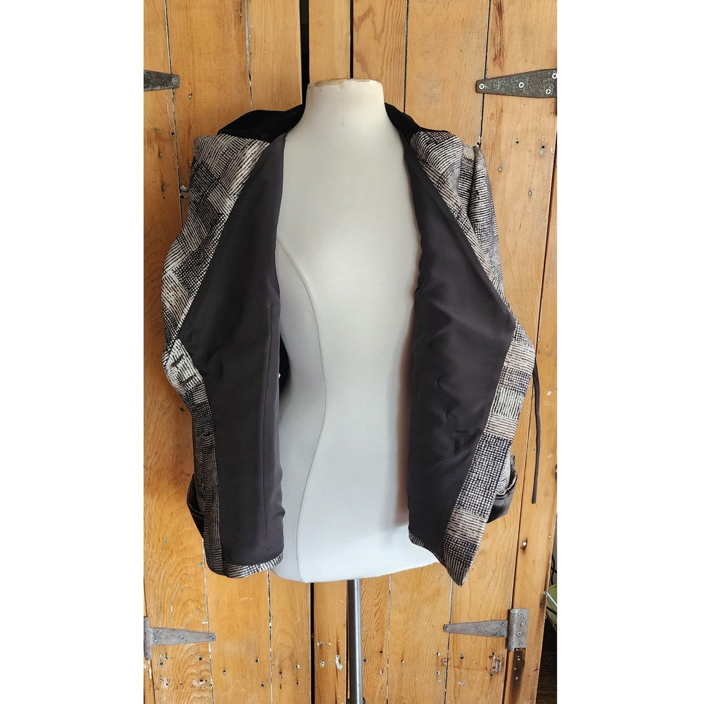 Armani Collezioni 2017 Blazer Silver Black Jacket Jacquard Print Asymmetrical Buttons 16