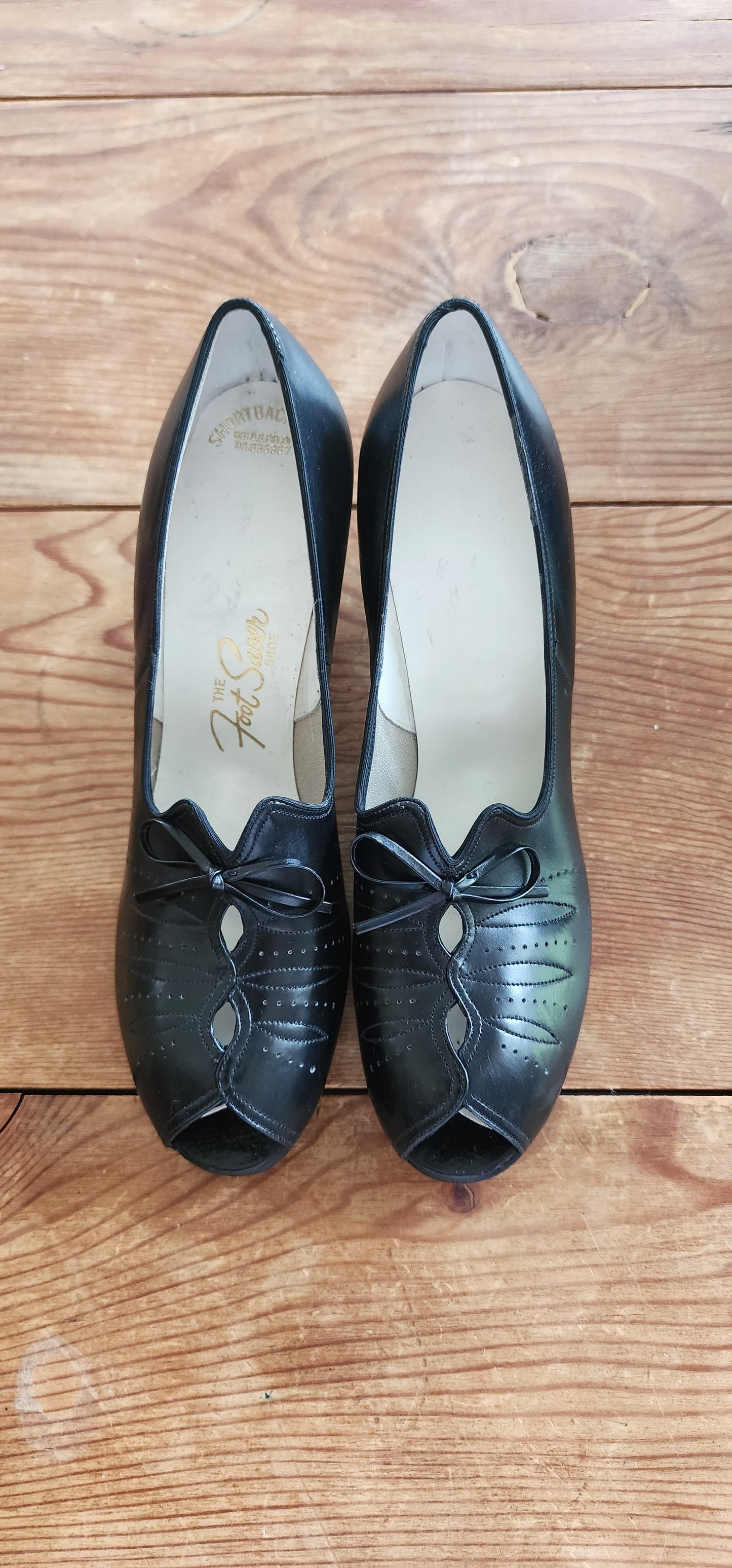 40s Black Pumps with Bows by Foot Saver 6 Narrow Deadstock