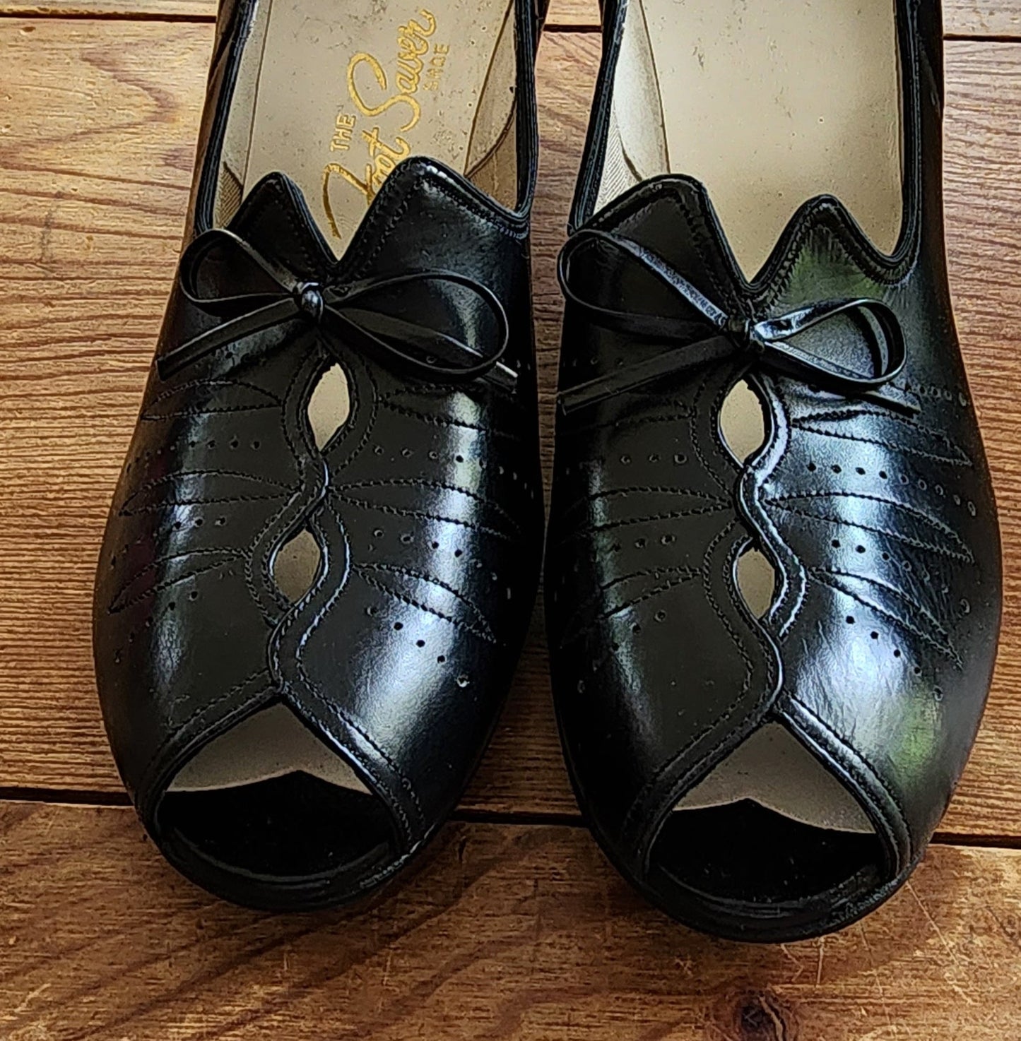 40s Black Pumps with Bows by Foot Saver 6 Narrow Deadstock