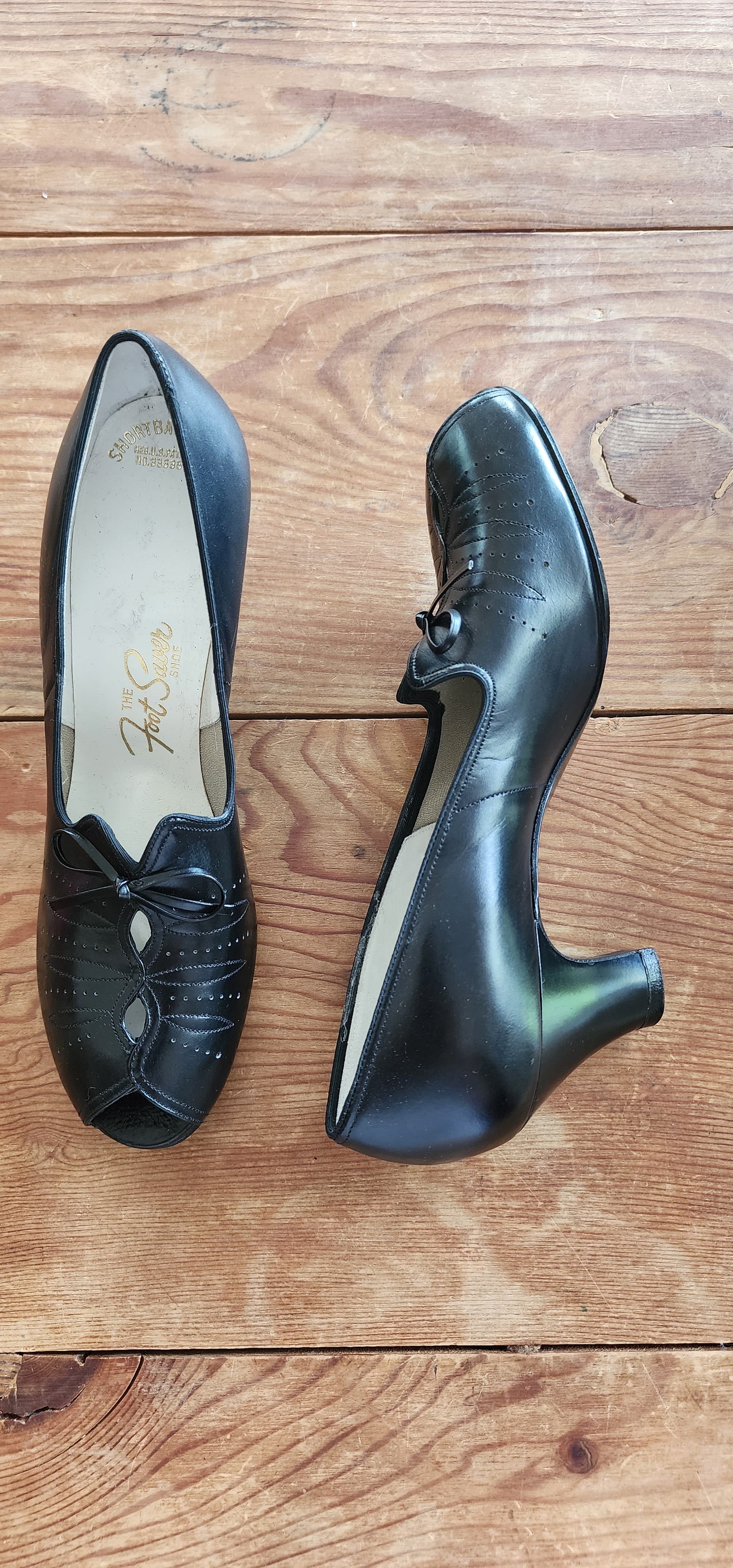 40s Black Pumps with Bows by Foot Saver 6 Narrow Deadstock