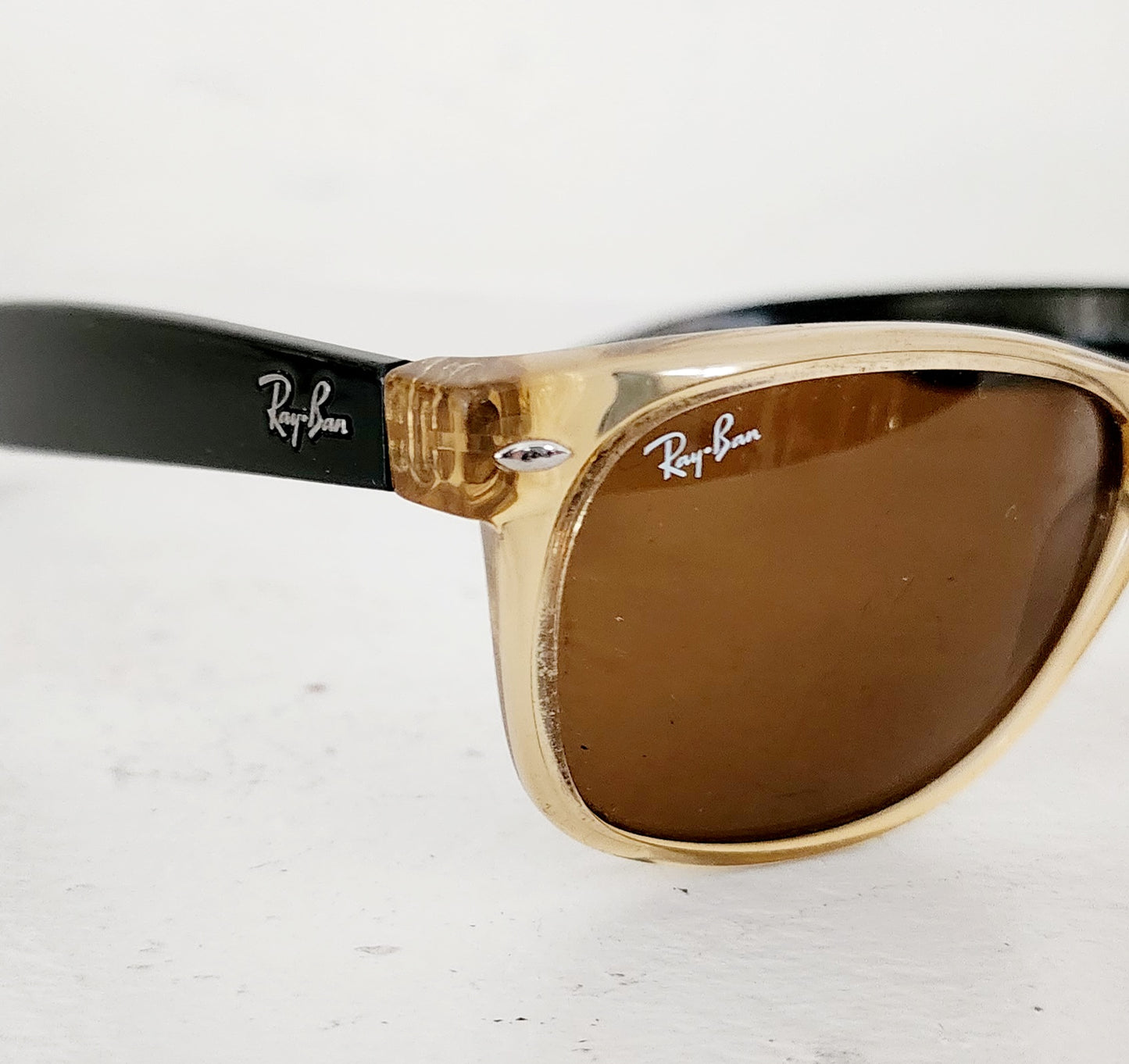 Ray Ban Wayfarer Sunglasses RB2132 Beige w/Case
