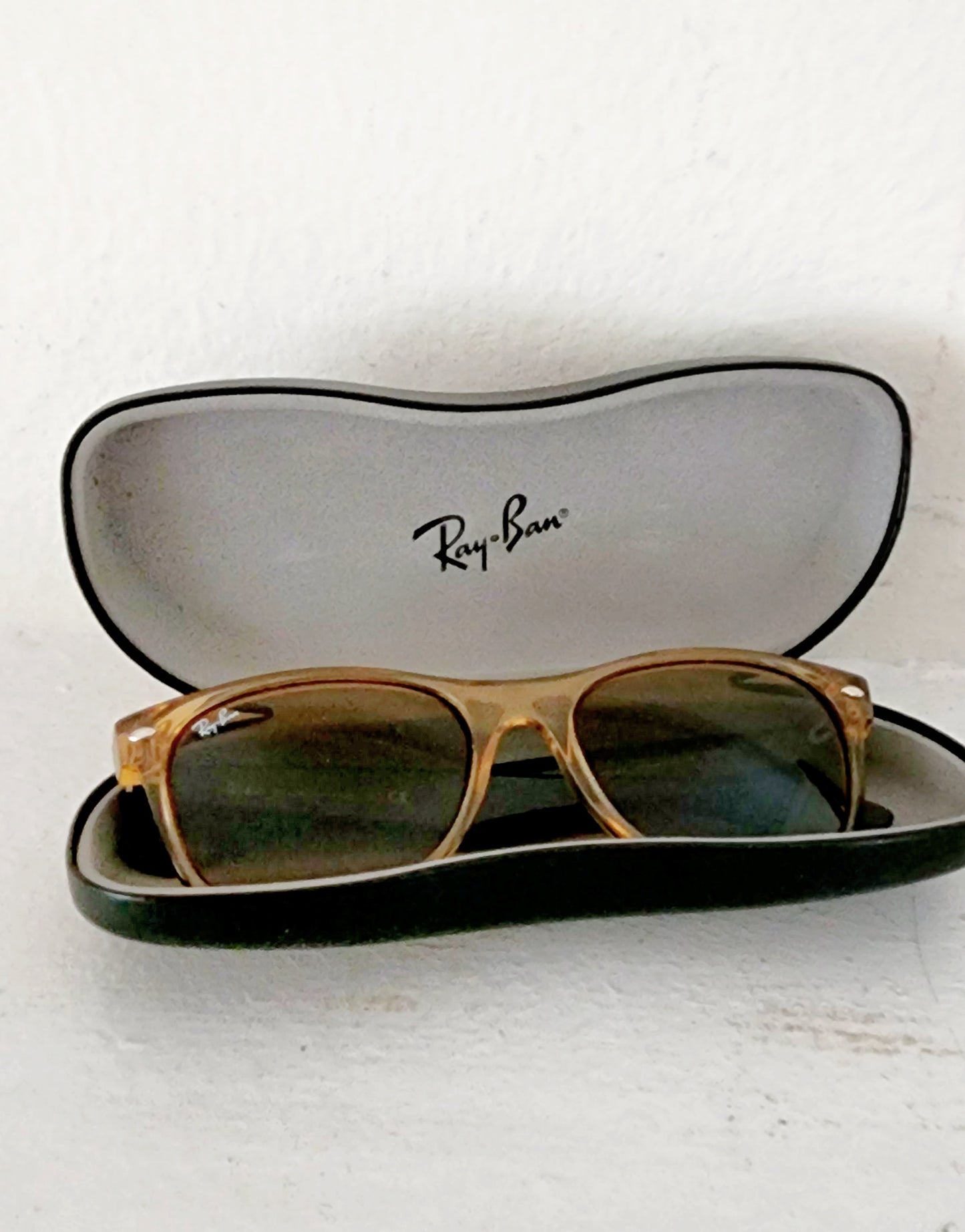 Ray Ban Wayfarer Sunglasses RB2132 Beige w/Case