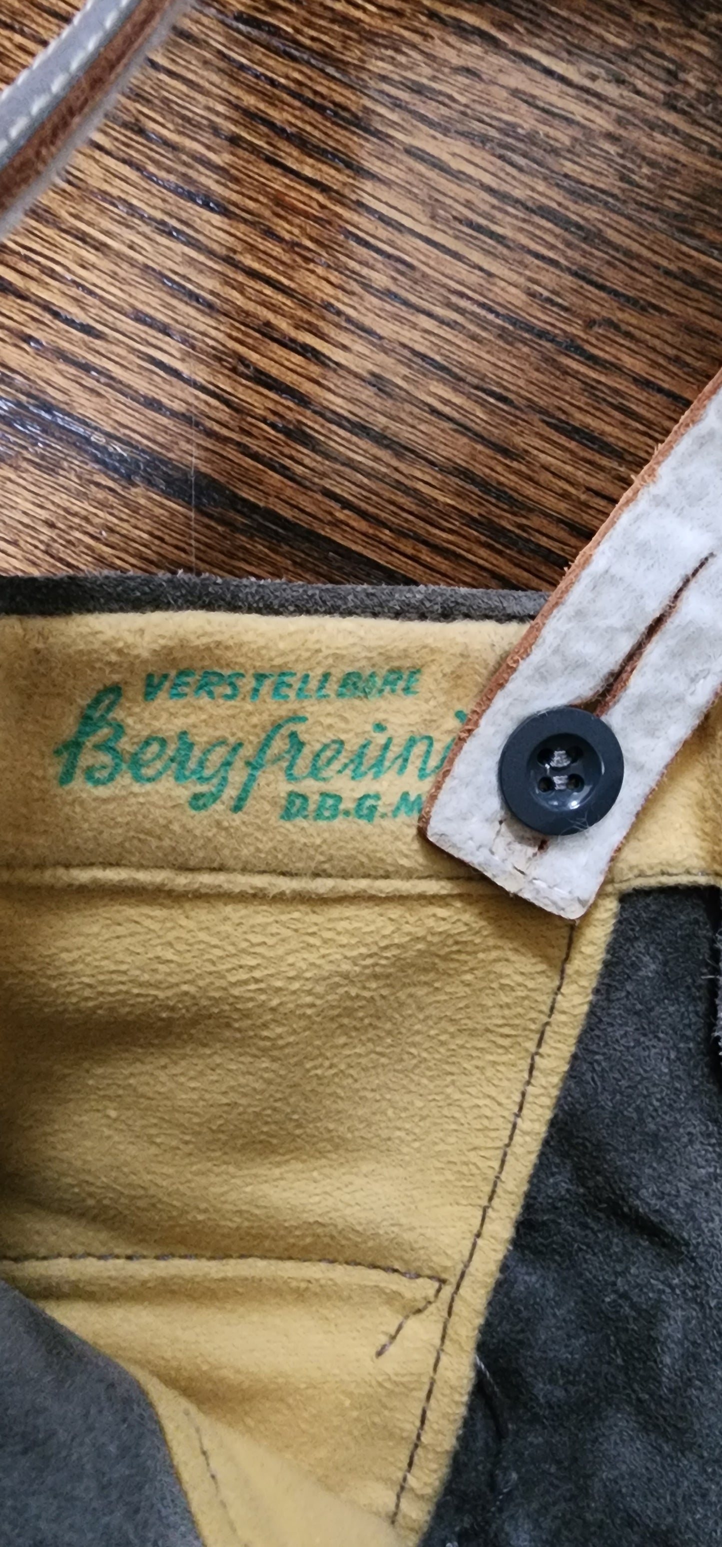 Vintage Bergfreund German Lederhosen Grey Suede Leather Shorts Suspenders Womens S