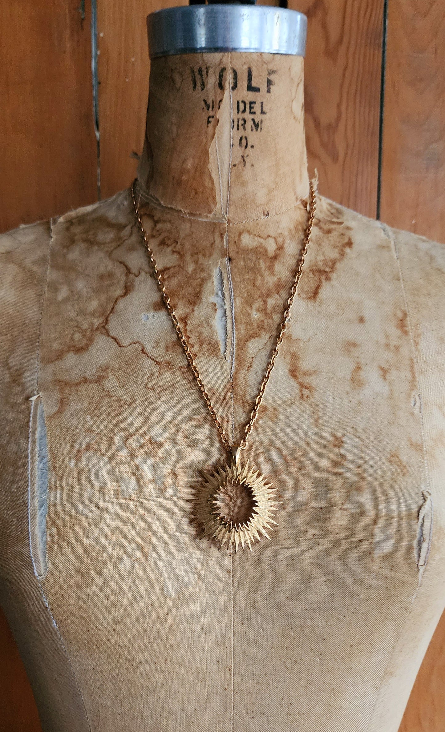 60s Gold Starburst Pendant Chain Necklace Sarah Coventry