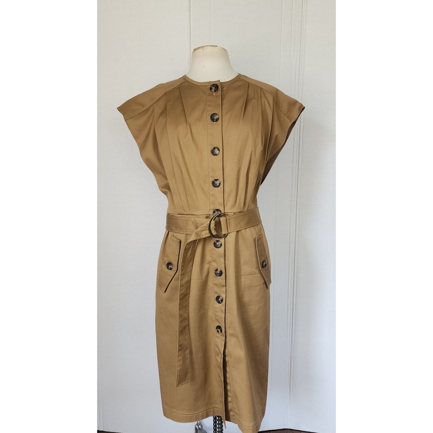 Carolina Herrera Shirt Dress 2022 Resort Beige Cotton Button Down Front Safari Belted Utility NWOT Large