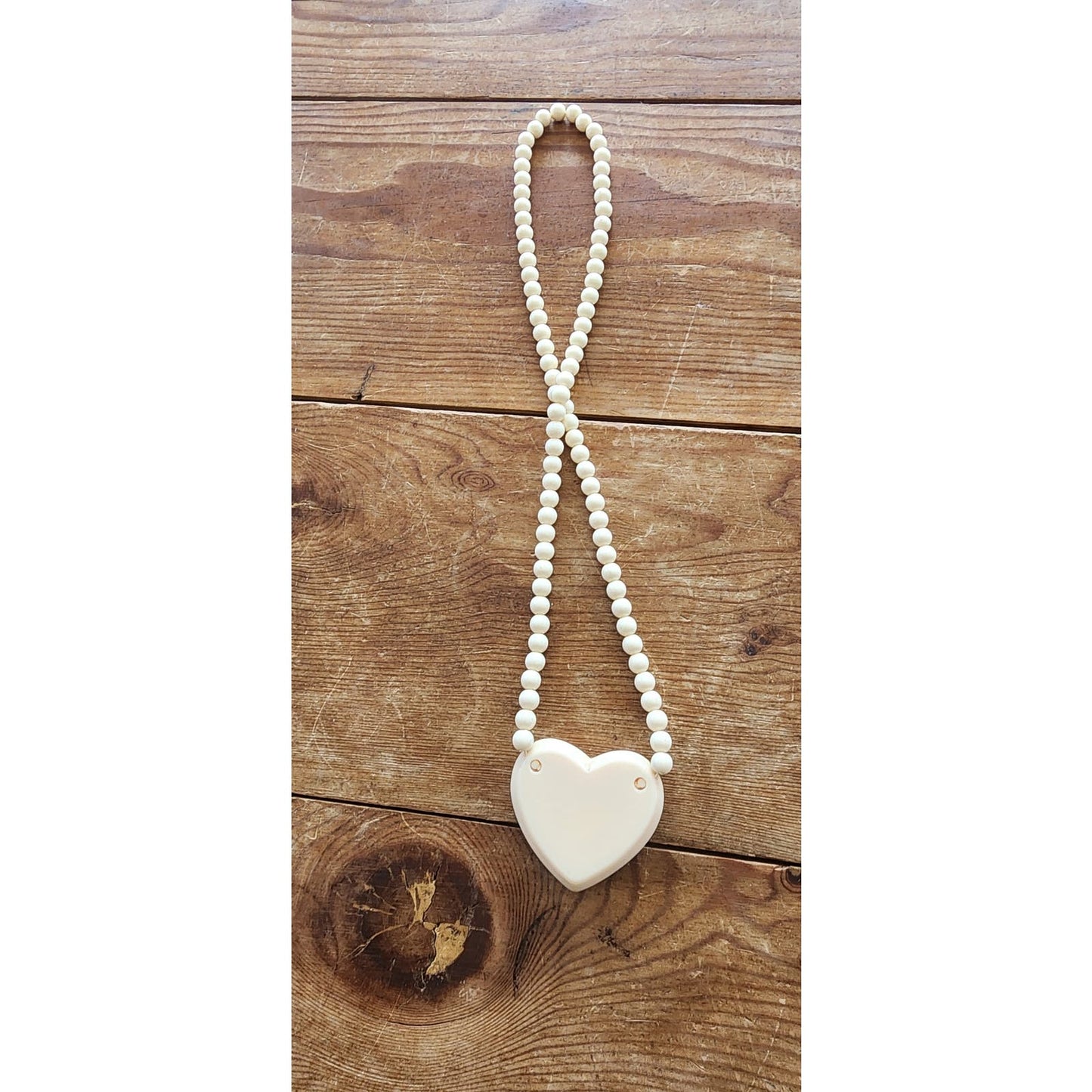 Vintage 80s Heart Pendant Necklace Cream Lucite