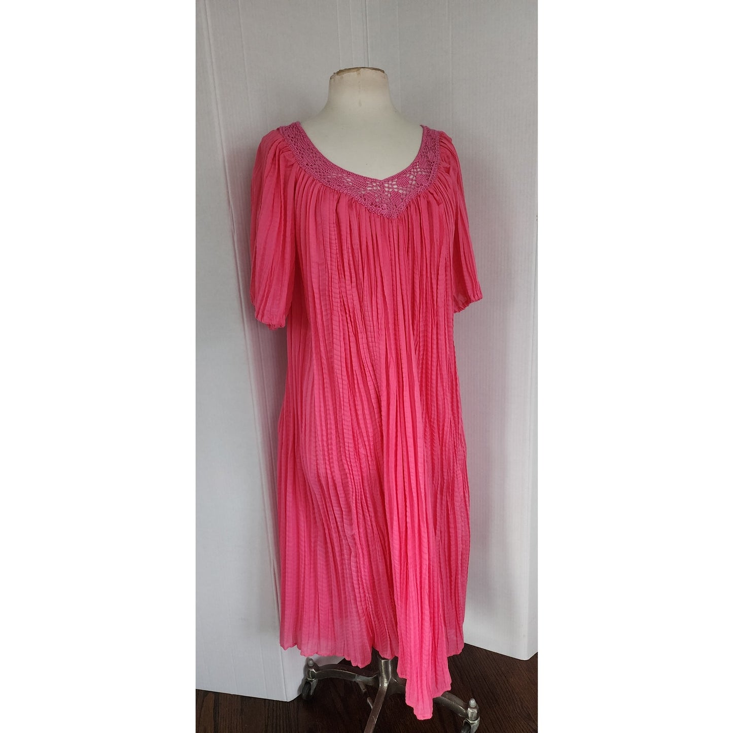 Vintage 1970s Pink Summer Dress Caftan Tent Moomoo Crinkled Pleating & Crochet
