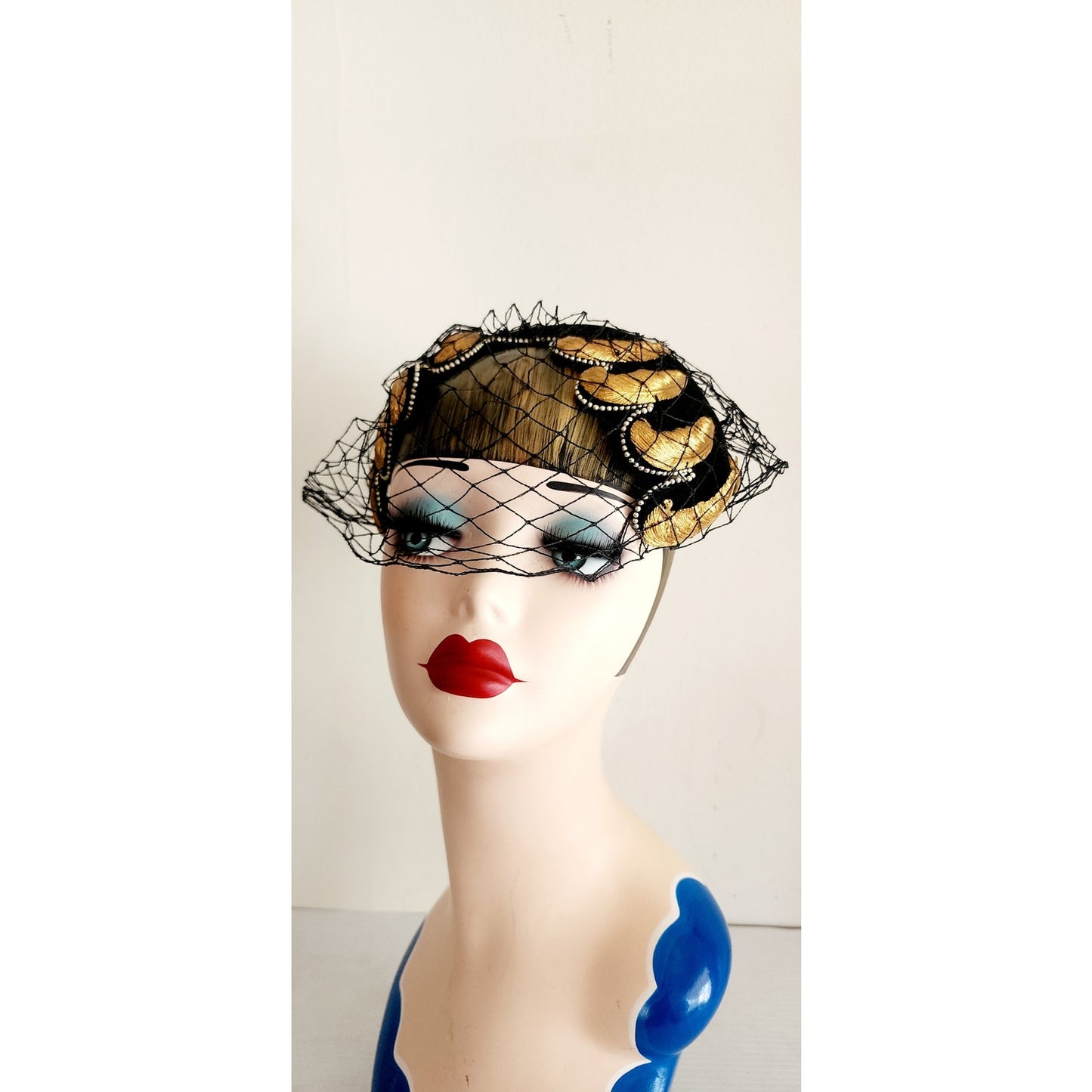 Vintage 1950s Bes-Ben Hat Black Wool Gold Feather Motif