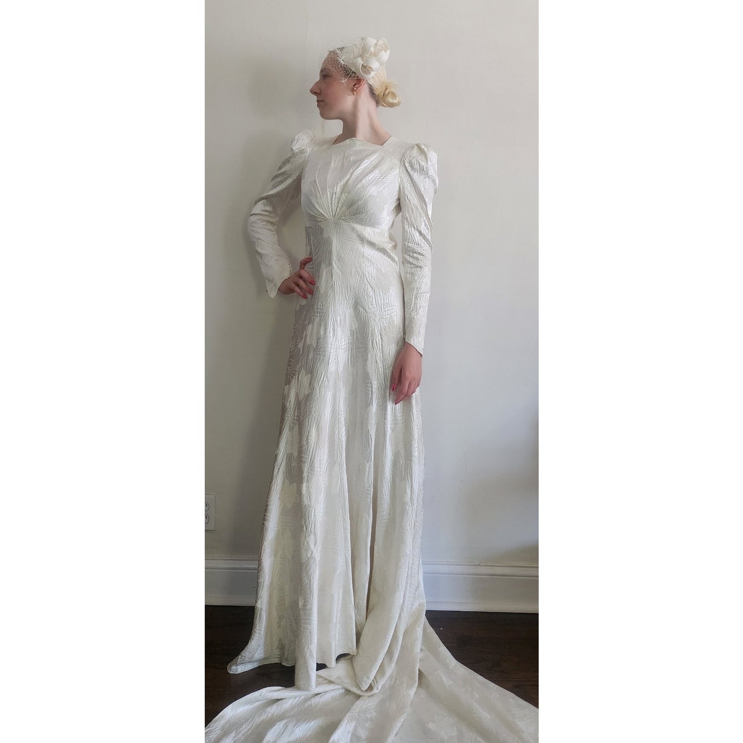 Vintage 1940s Wedding Dress Ivory Damask Long Sleeves by LaRose / Small