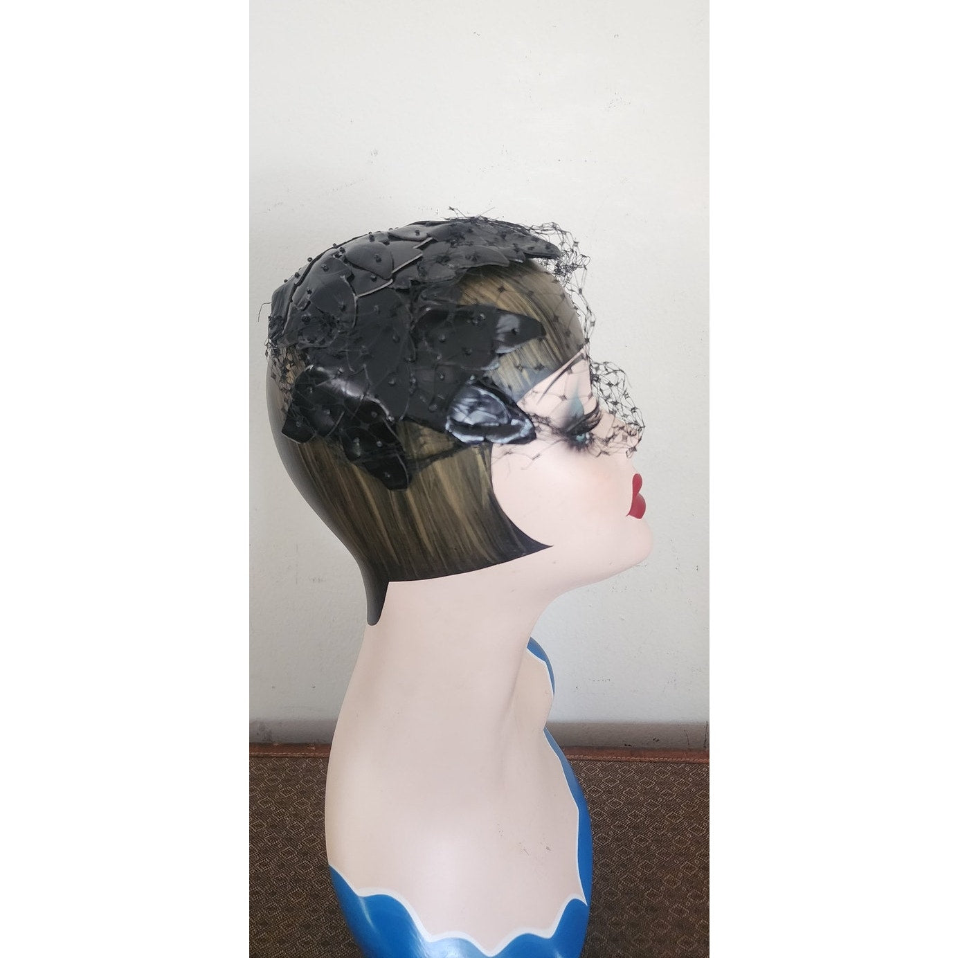 Vintage 50s Bes-Ben Hat Eggshell Style Black Leather Petals