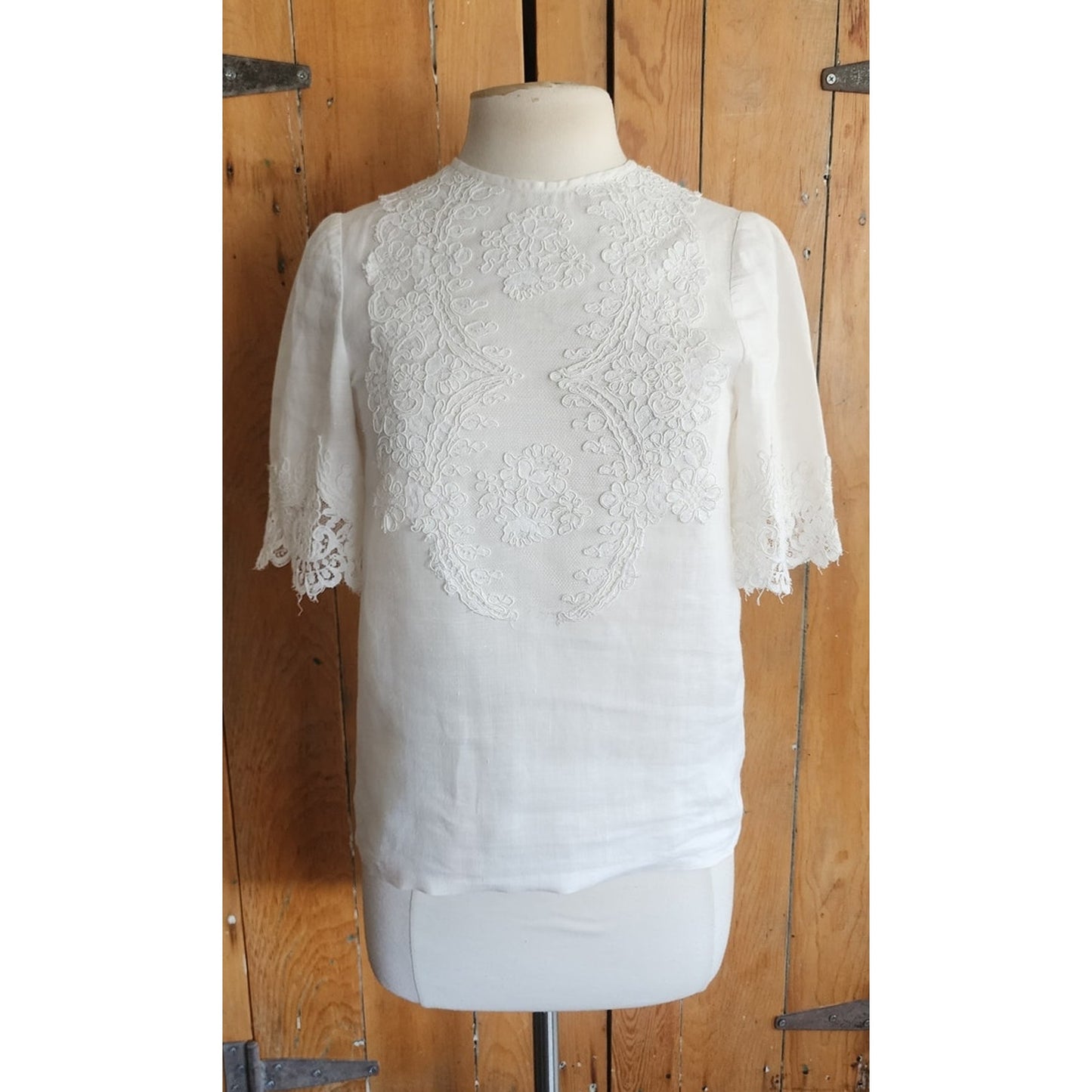 Vintage White Linen Blouse w/Lace Applique Short Sleeves / S-M