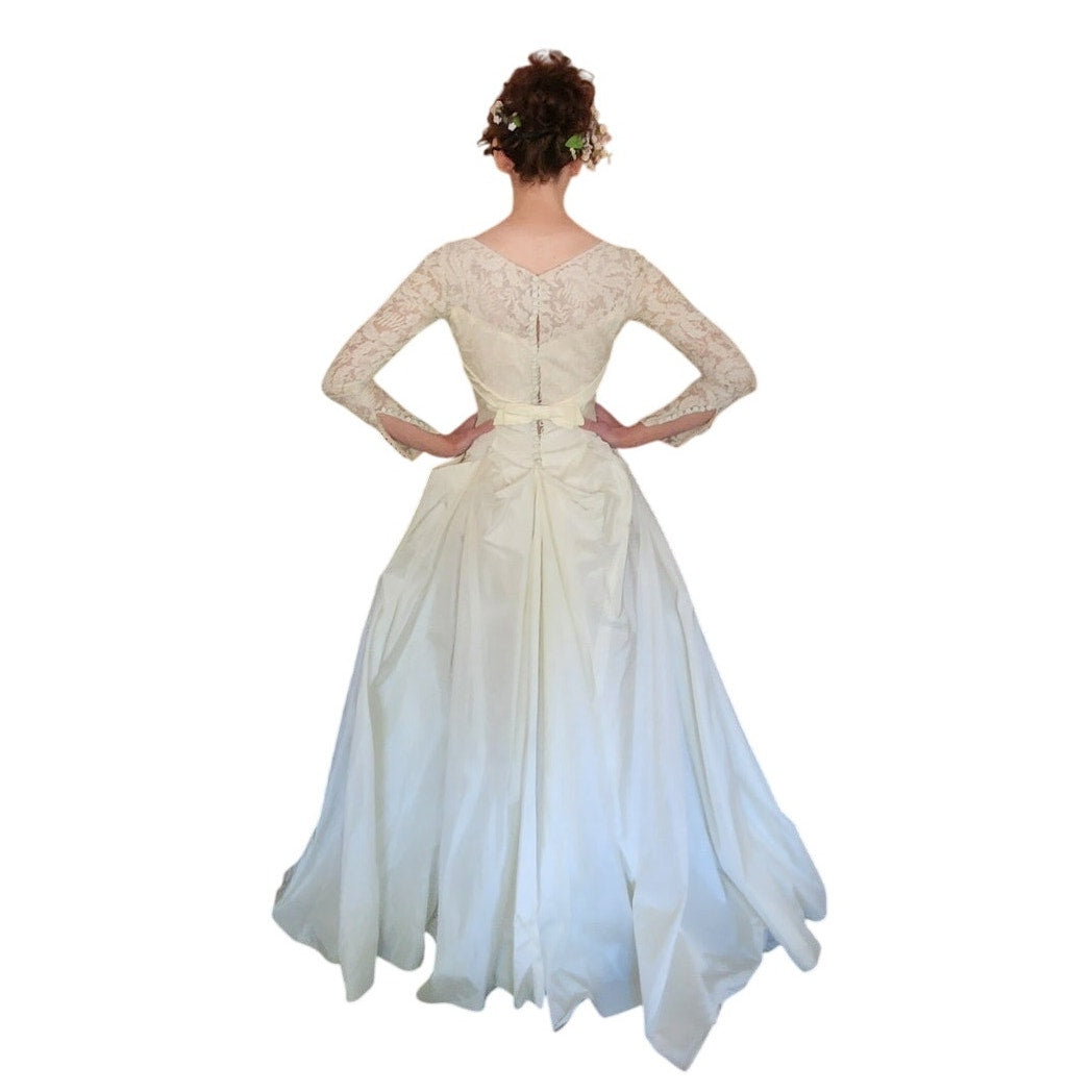 Vintage 1950s Wedding Dress Cream Lace Long Sleeves Long Train Bow Back / Small
