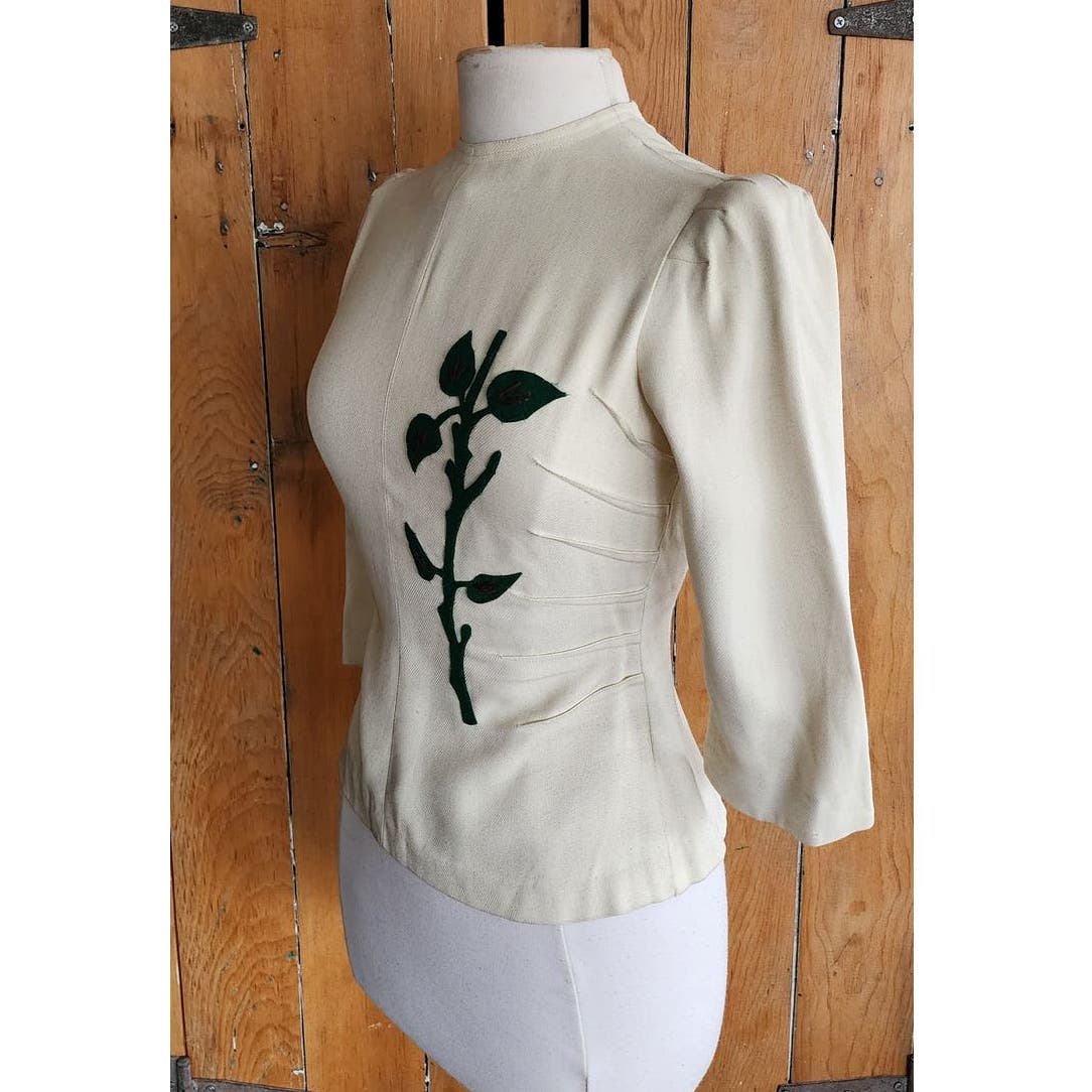 Vintage 40s Cream Top Green Leaf Applique