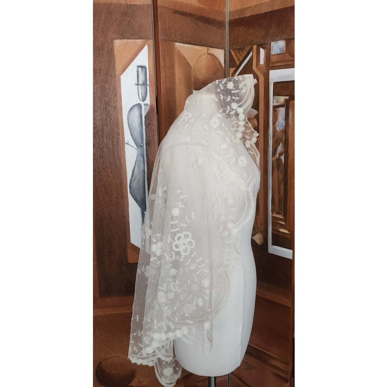 Vintage 1950s Brussels Lace Bridal Veil Wedding Mantilla Fingertip Length