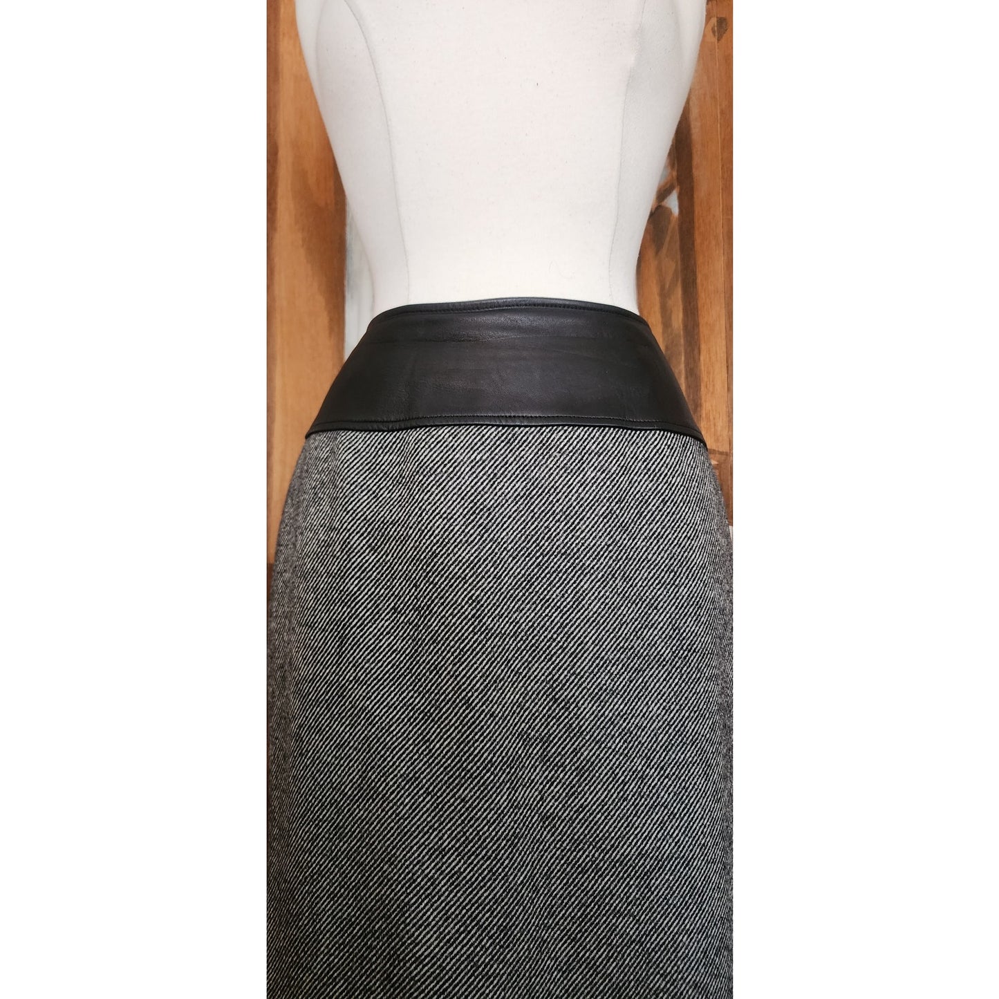 Vintage 80s Guy Laroche Boutique Paris Gray Wool Tweed Black Leather Pencil Skirt
