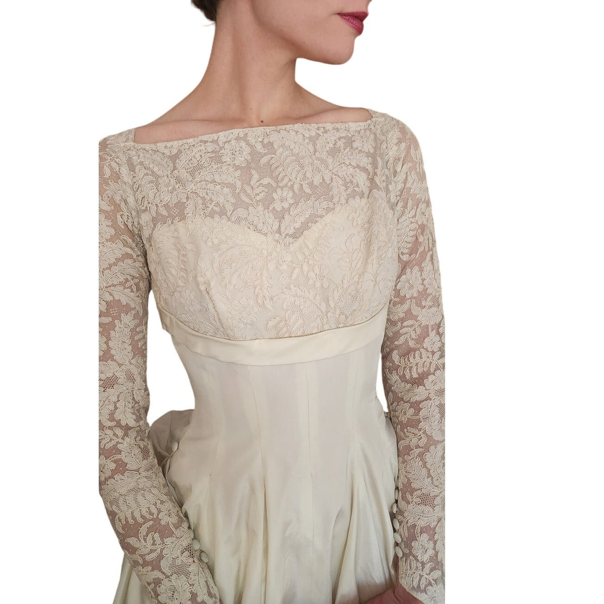Vintage 1950s Wedding Dress Cream Lace Long Sleeves Long Train Bow Back / Small