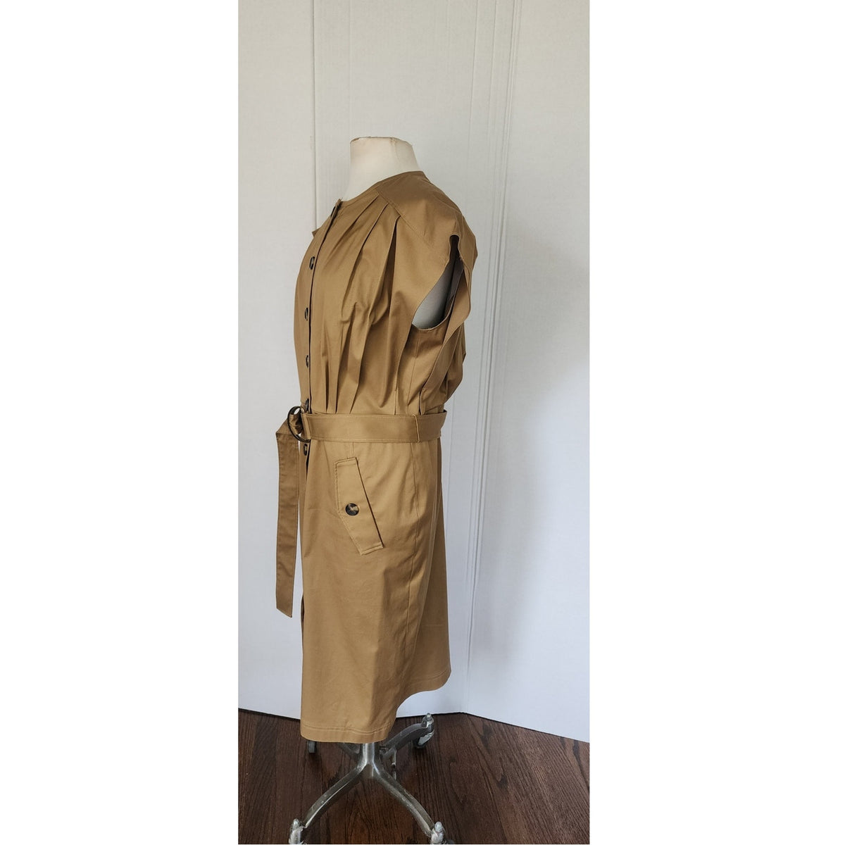 Carolina Herrera Shirt Dress 2022 Resort Beige Cotton Button Down Front Safari Belted Utility NWOT Large